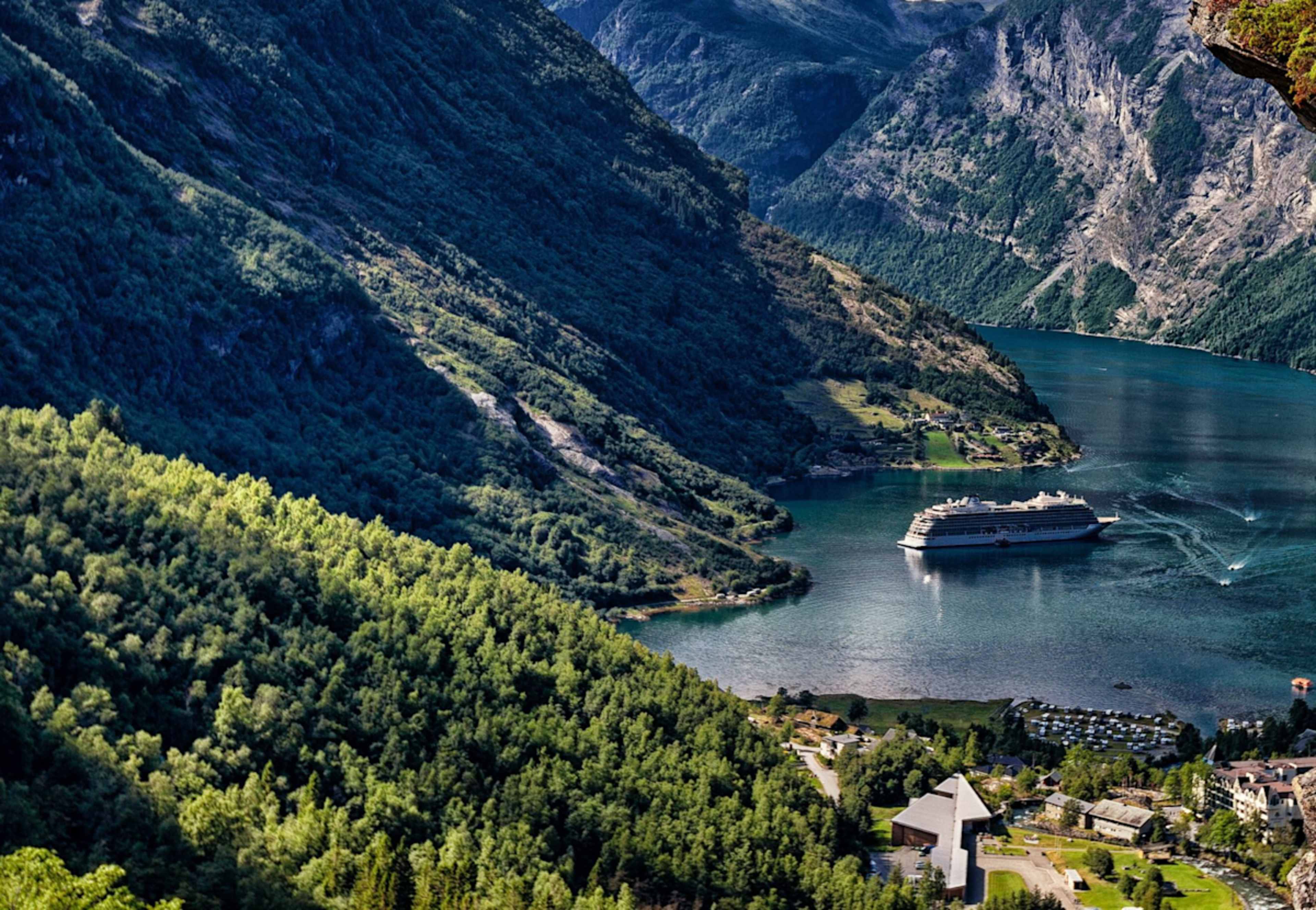 Norway In-Depth: Cities, Fjords & Arctic Circle  photo 1