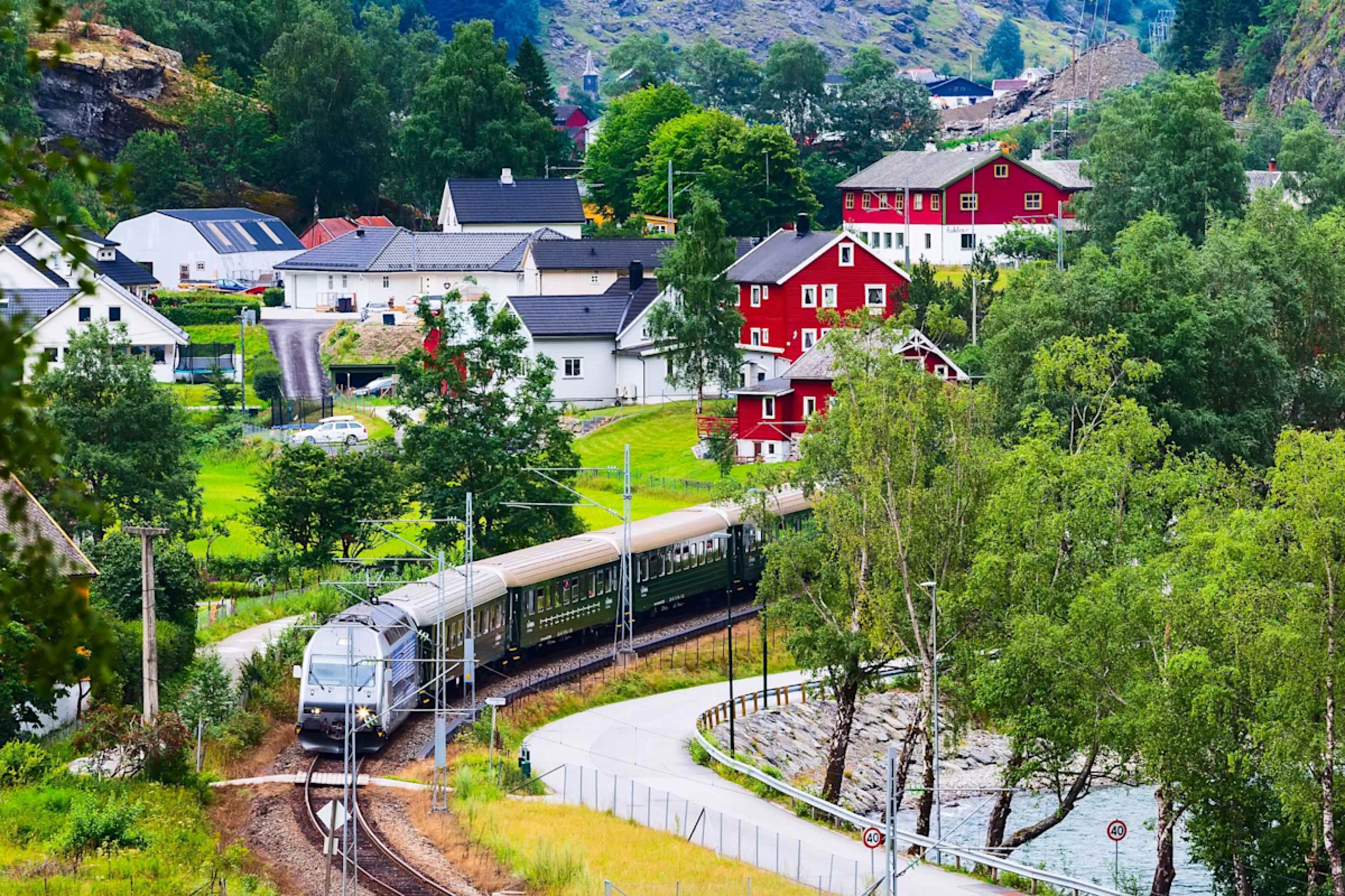 Norway In-Depth: Cities, Fjords & Arctic Circle  photo 2