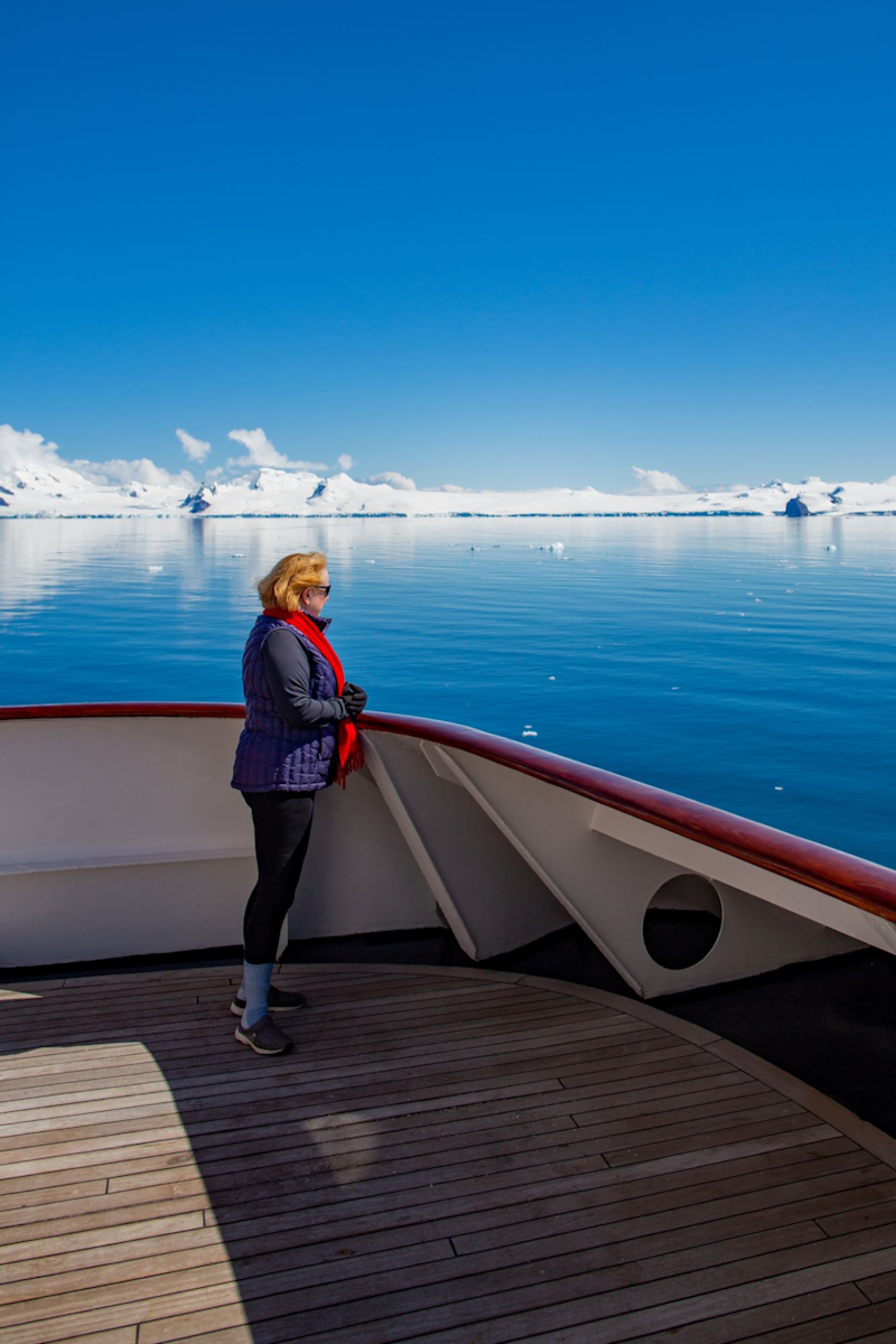 Crossing the Antarctic Circle  photo 2