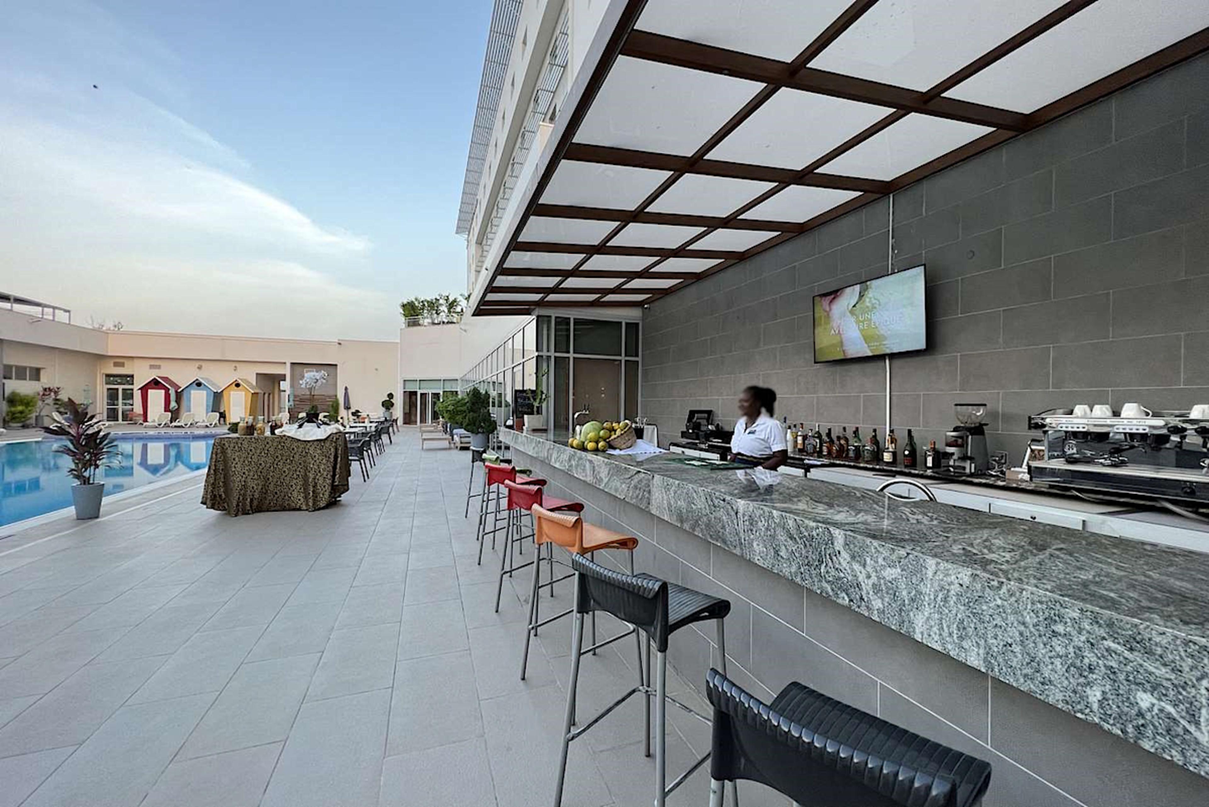 Pool Bar