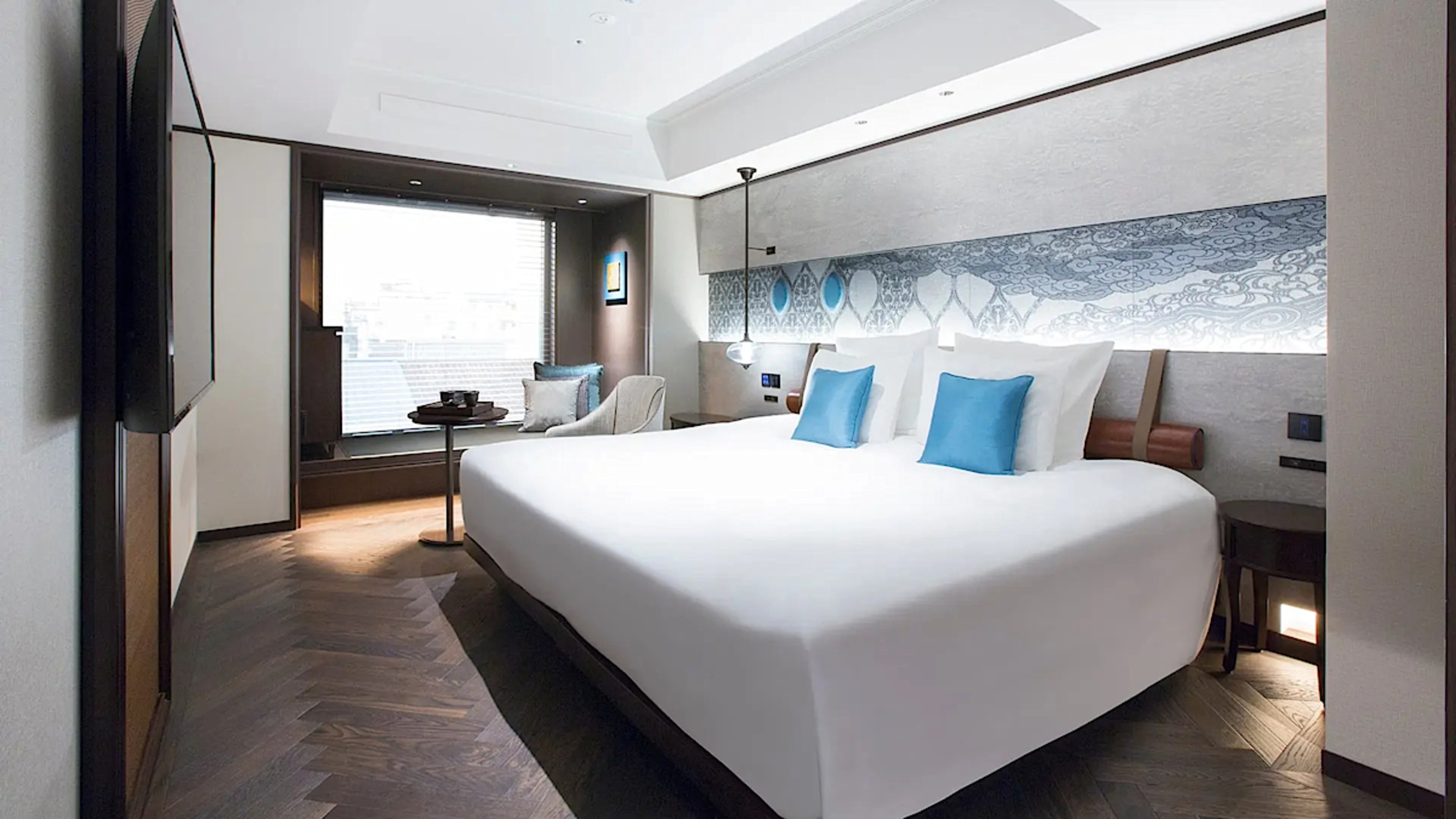 Deluxe Corner Room