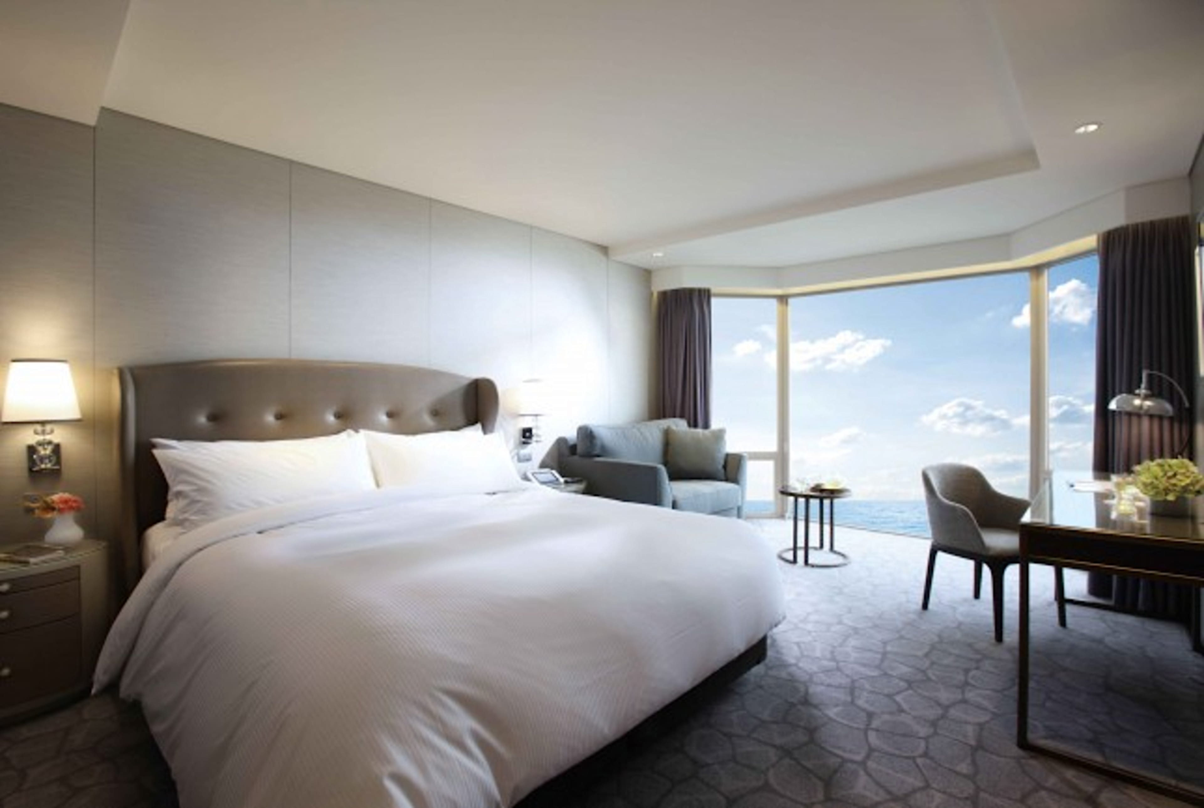Deluxe Ocean Room