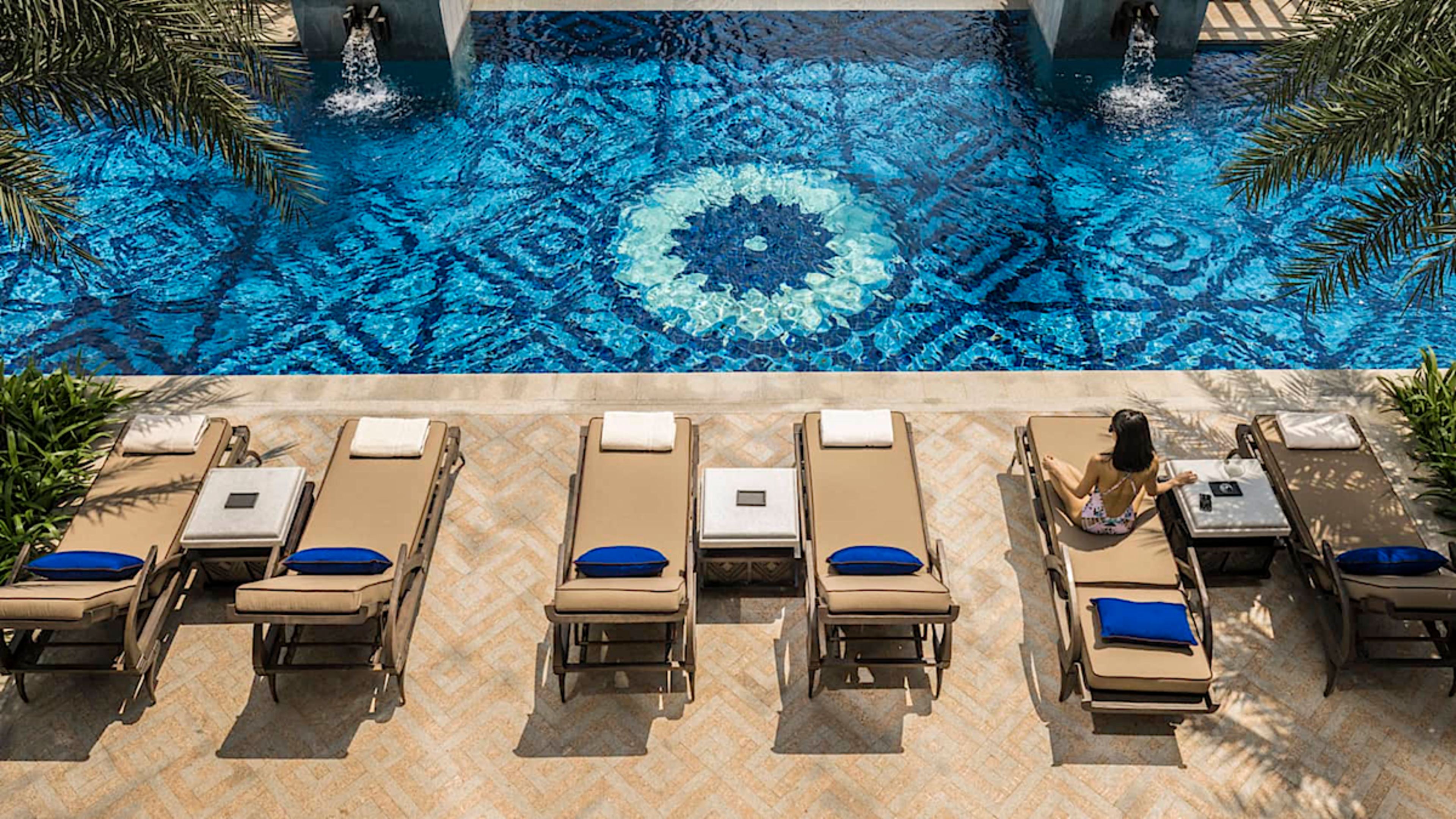 Outdoor Pool Oasis
