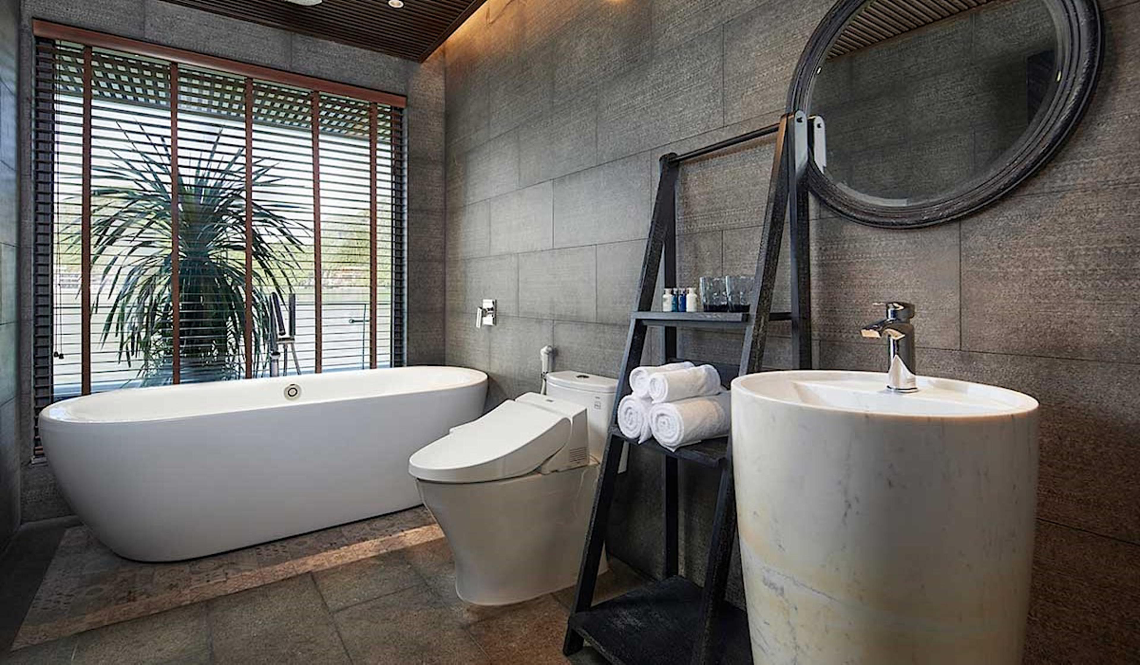 Suite Bathroom