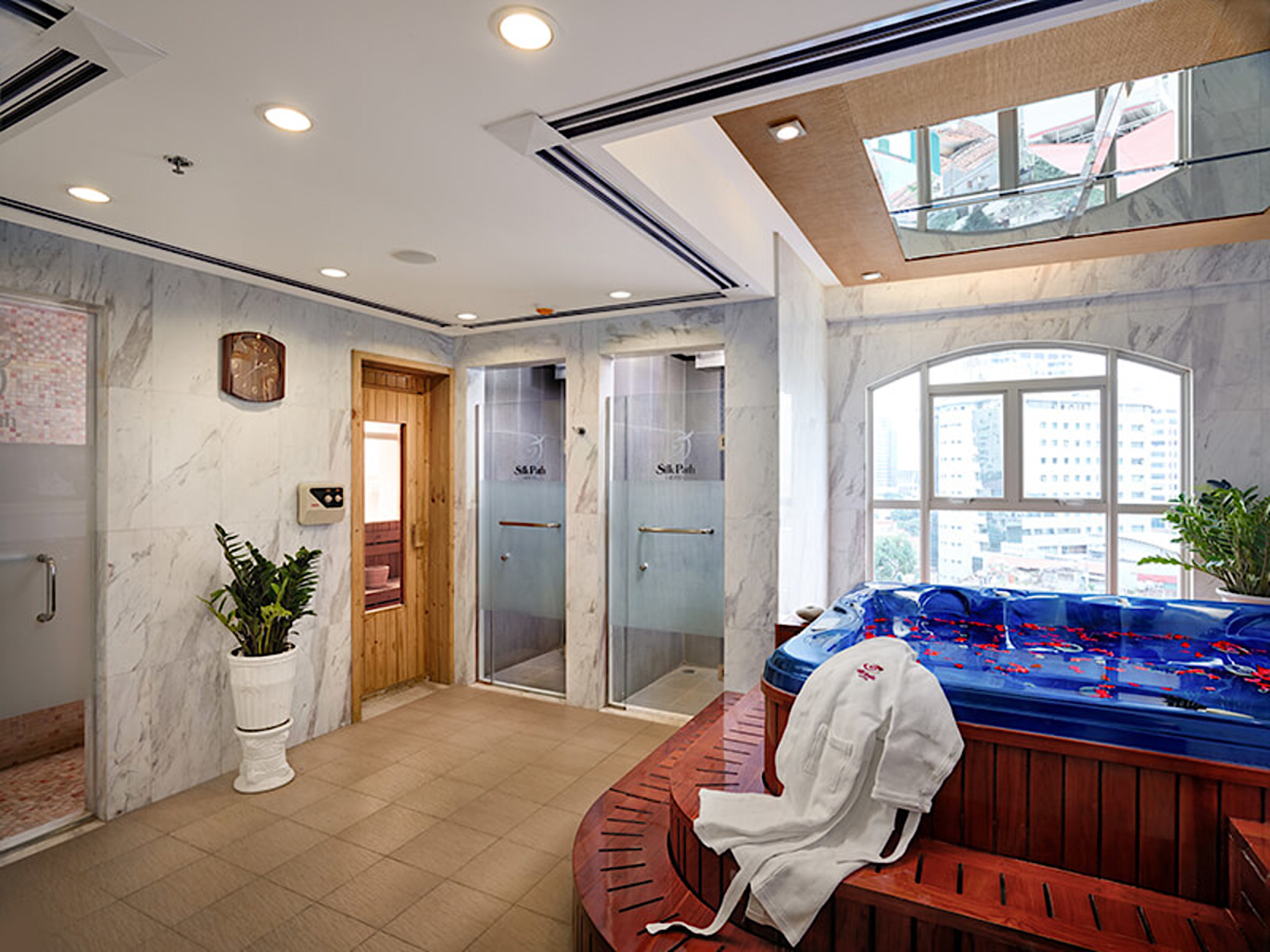 Sauna and Jacuzzi