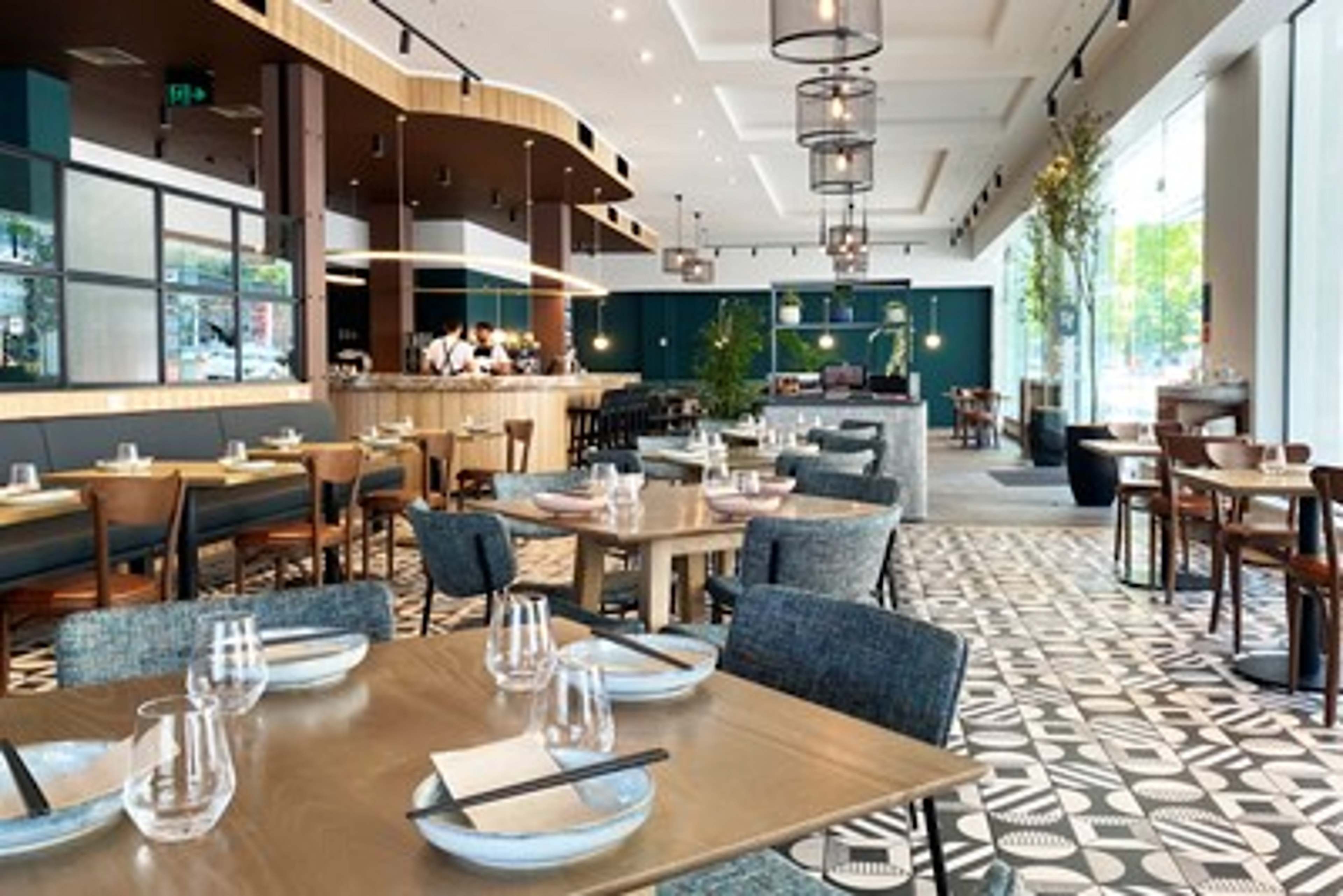 Sunlit Dining at Sudima Auckland City