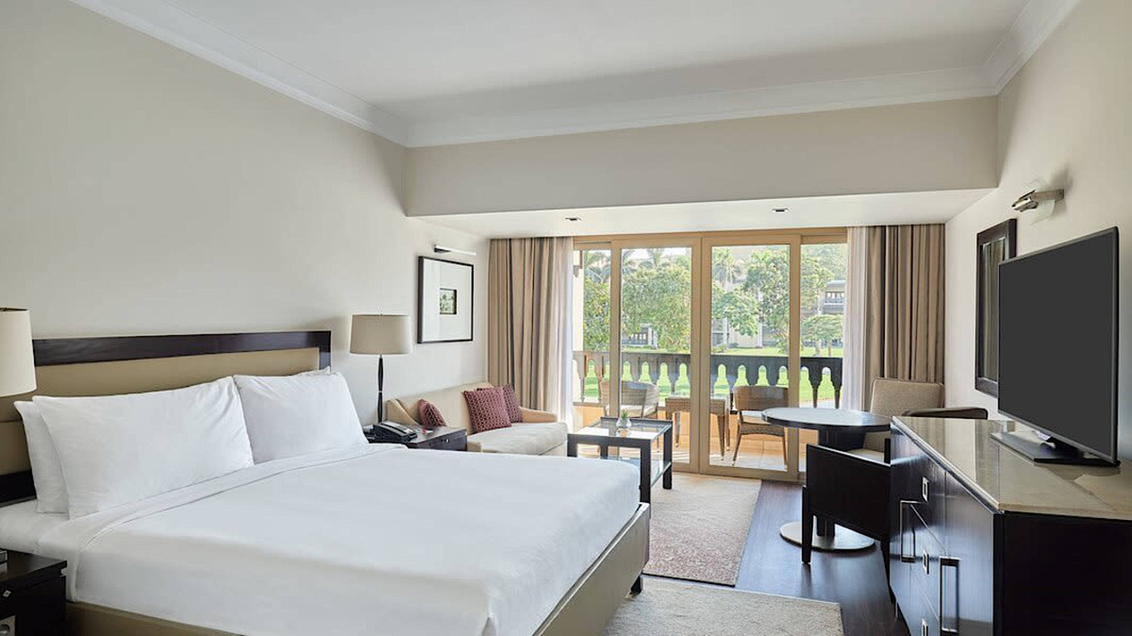 Deluxe Partial Pyramid View Room