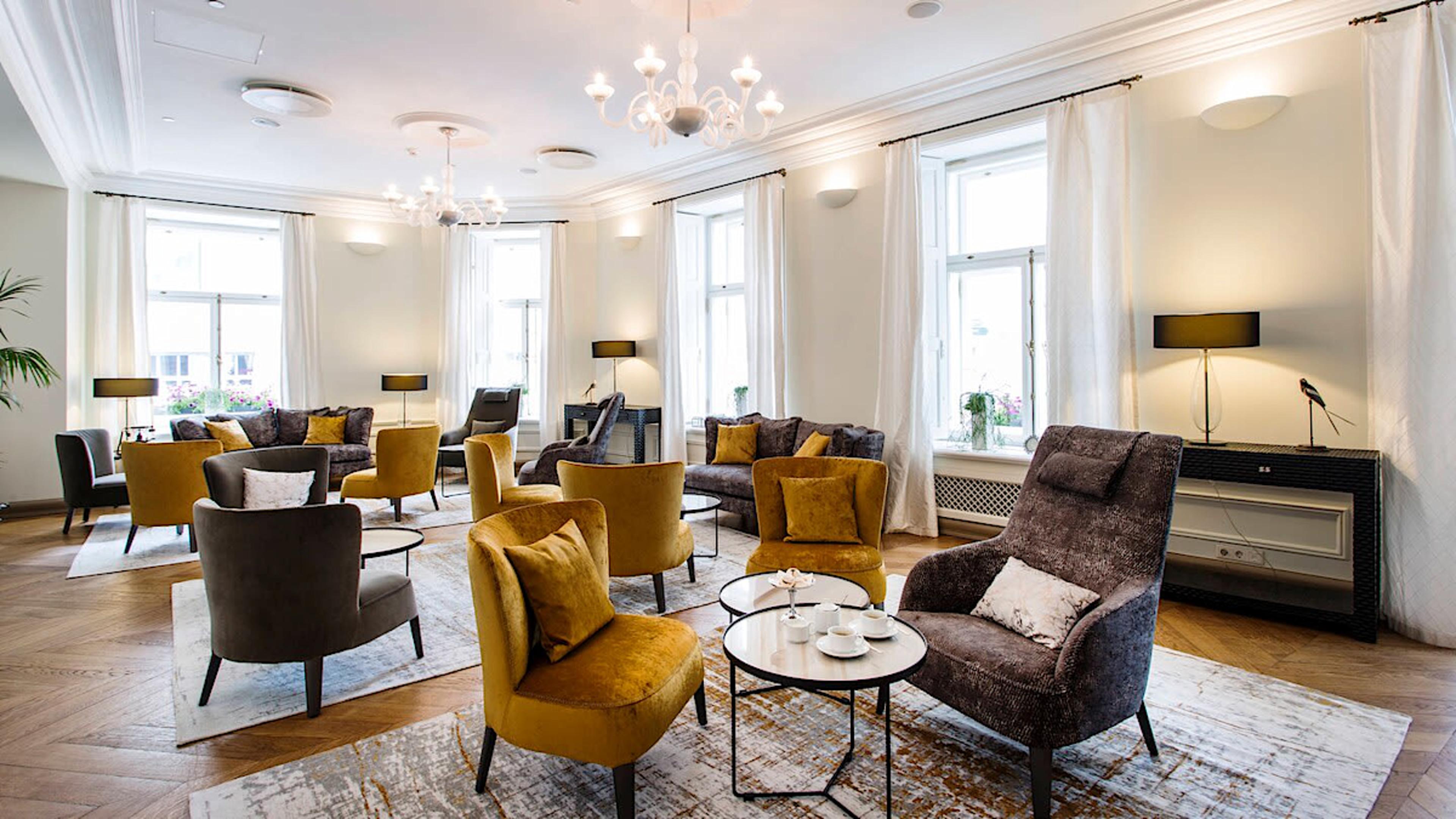 Symphony Lounge