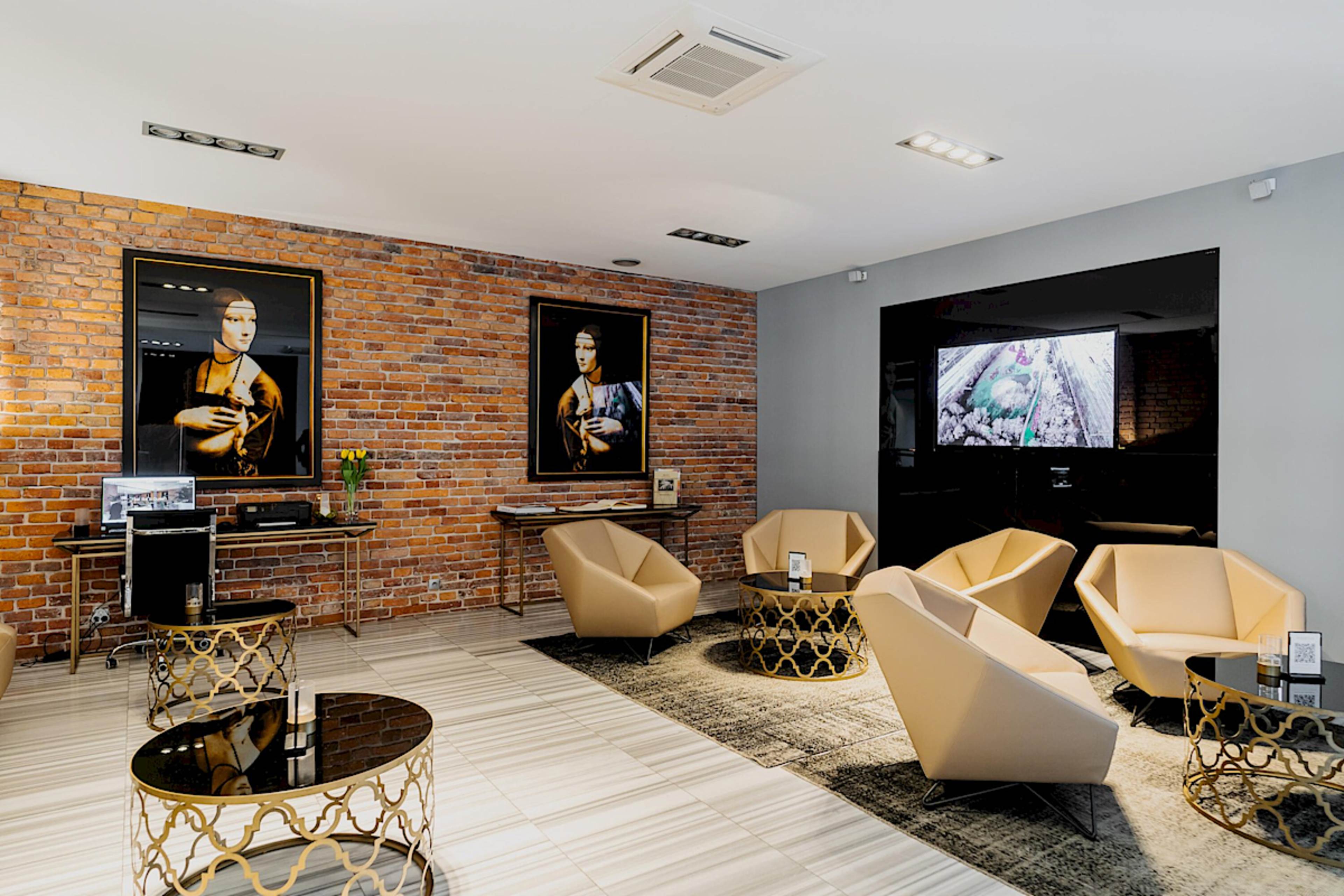 Queen Boutique Hotel
