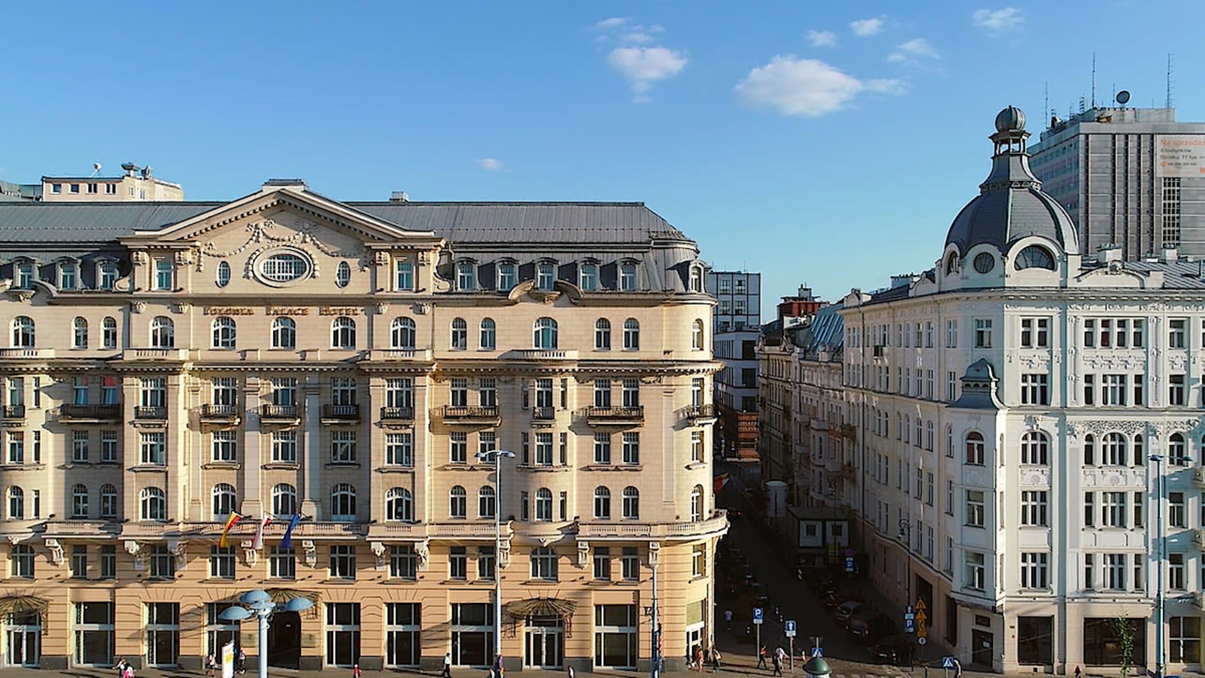 Polonia Place