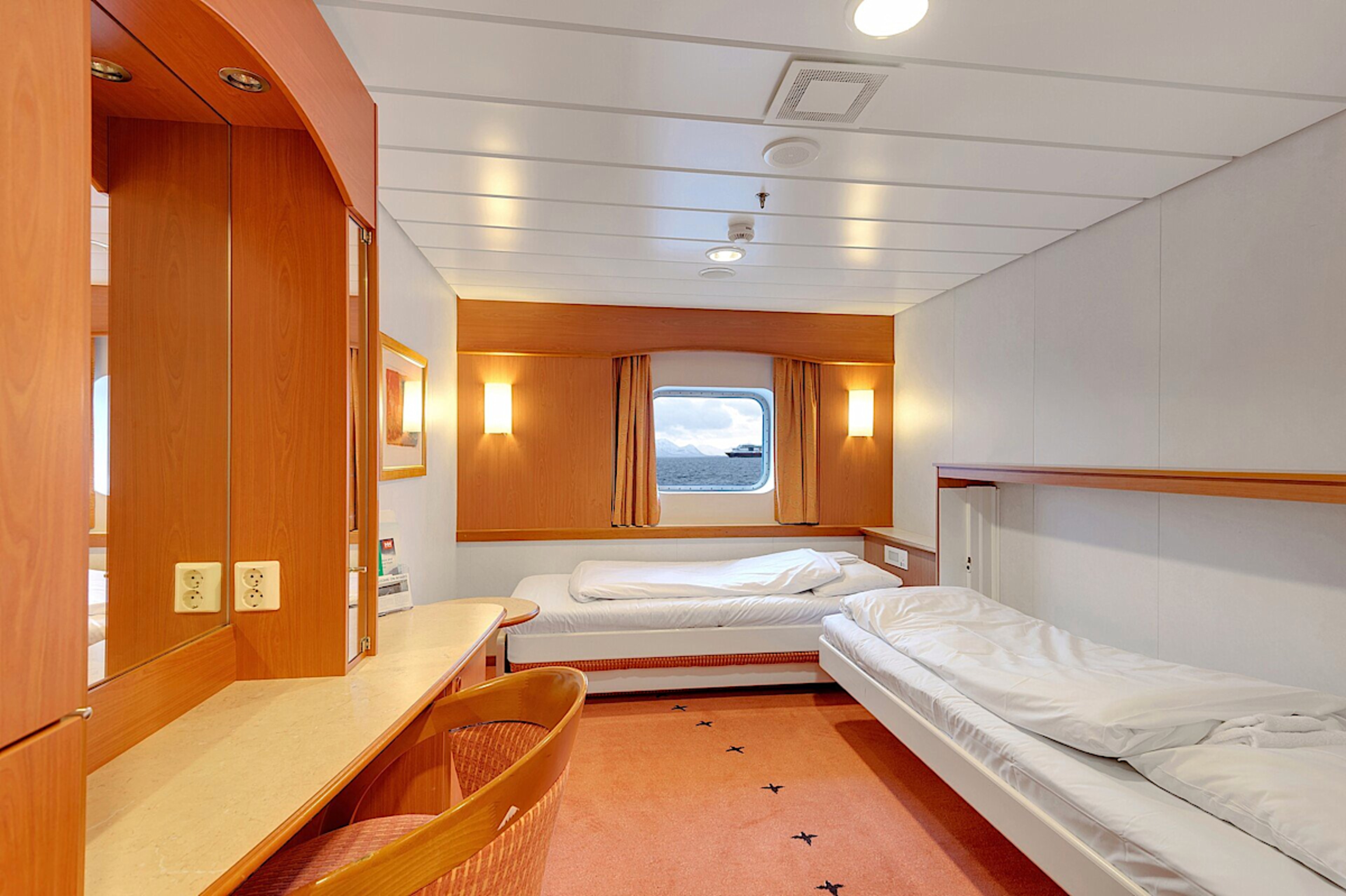 Polar Outside Cabin (N2)