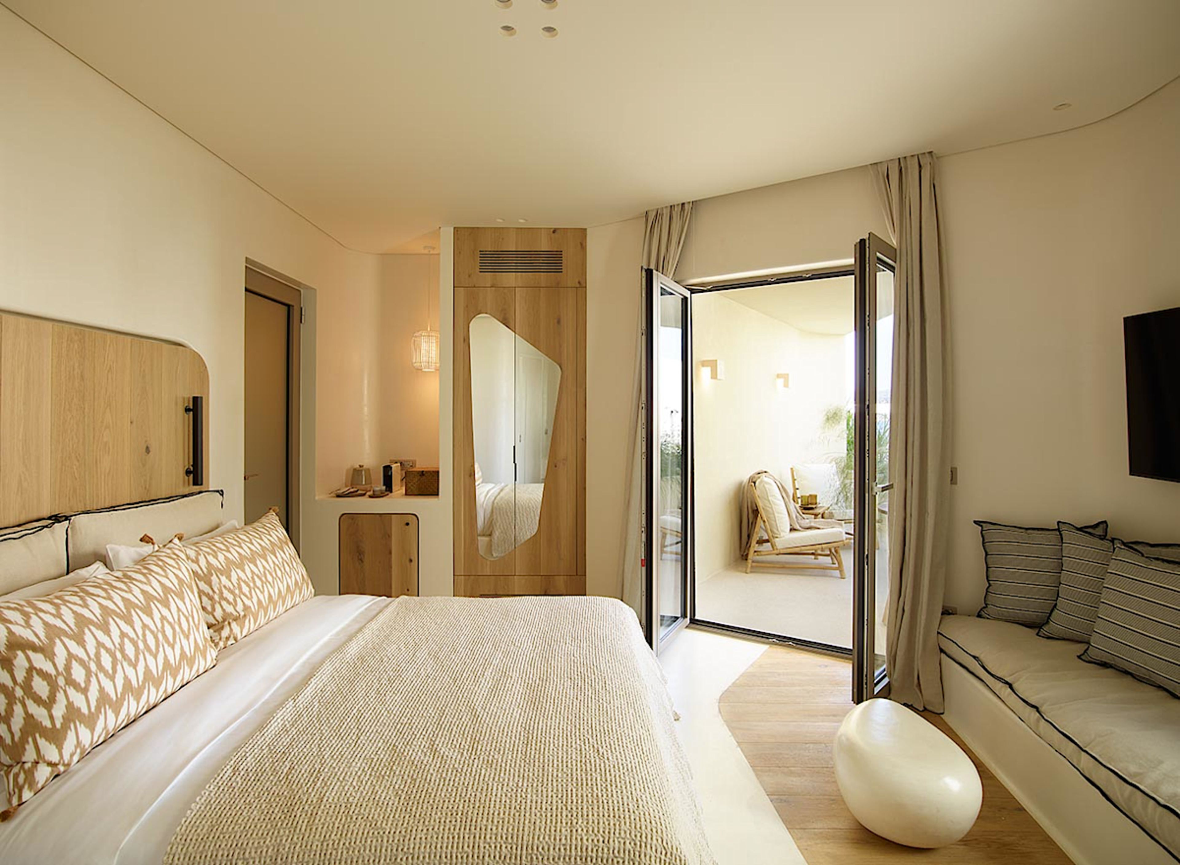 Deluxe Coastal View Suite