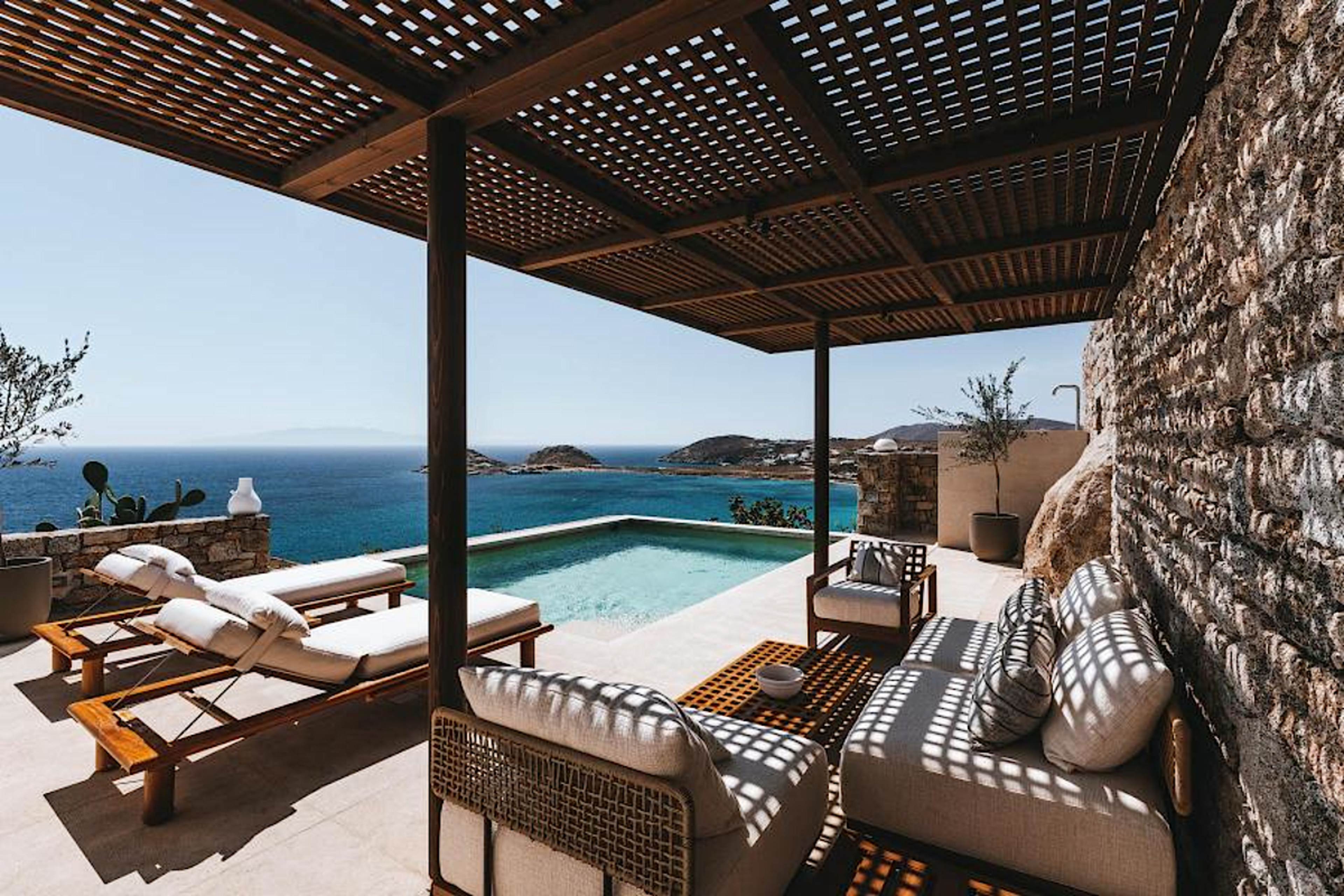 Deluxe Pool Suite Seaview
