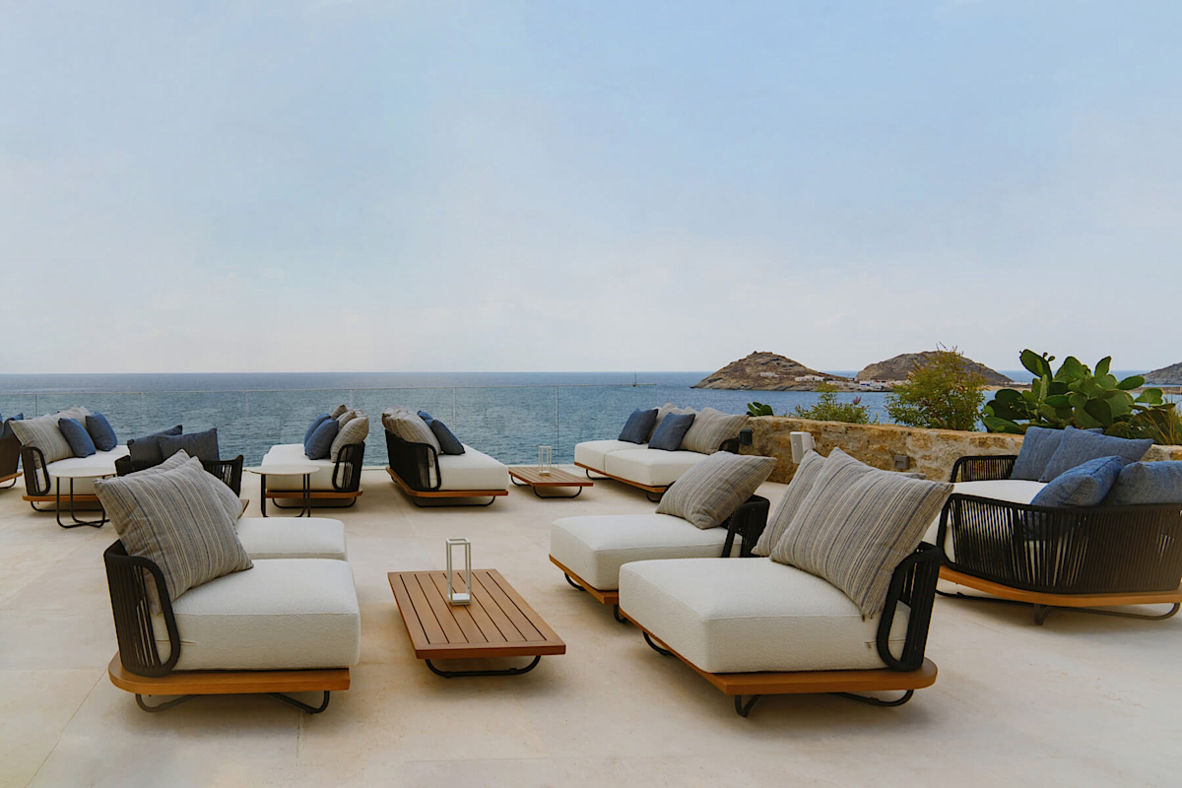 Outdoor Lounge Bar
