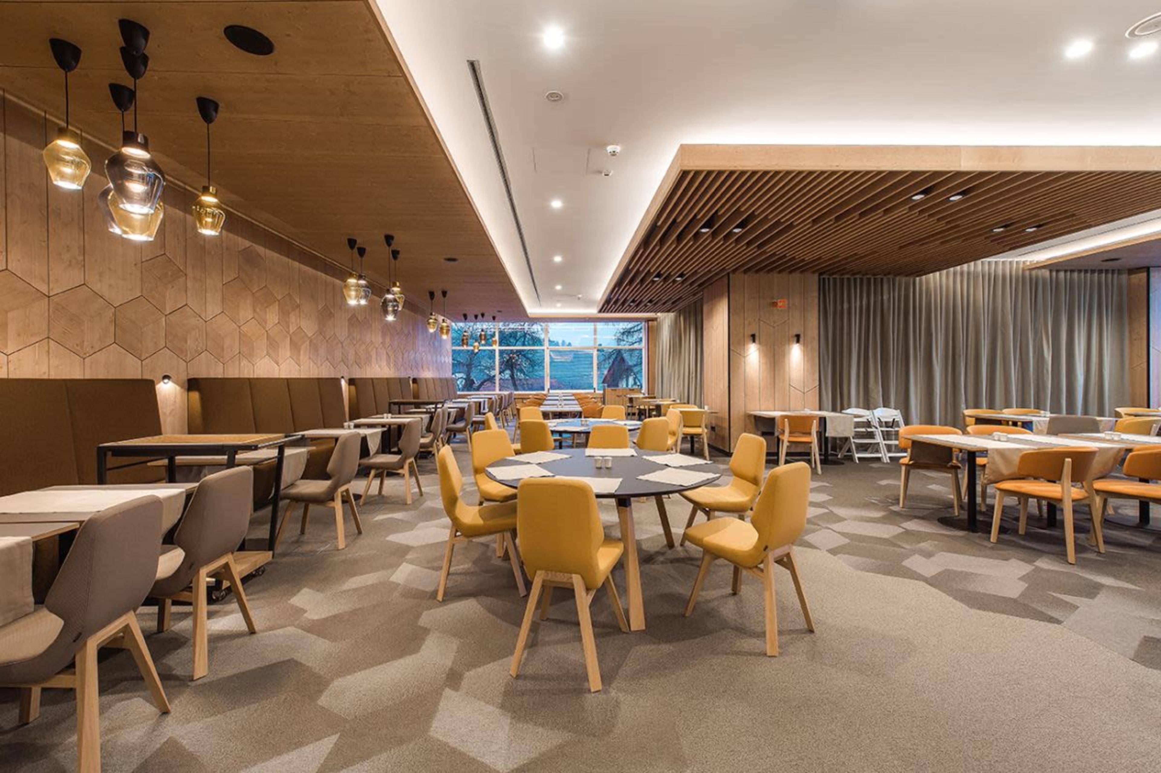 Hotel Dining