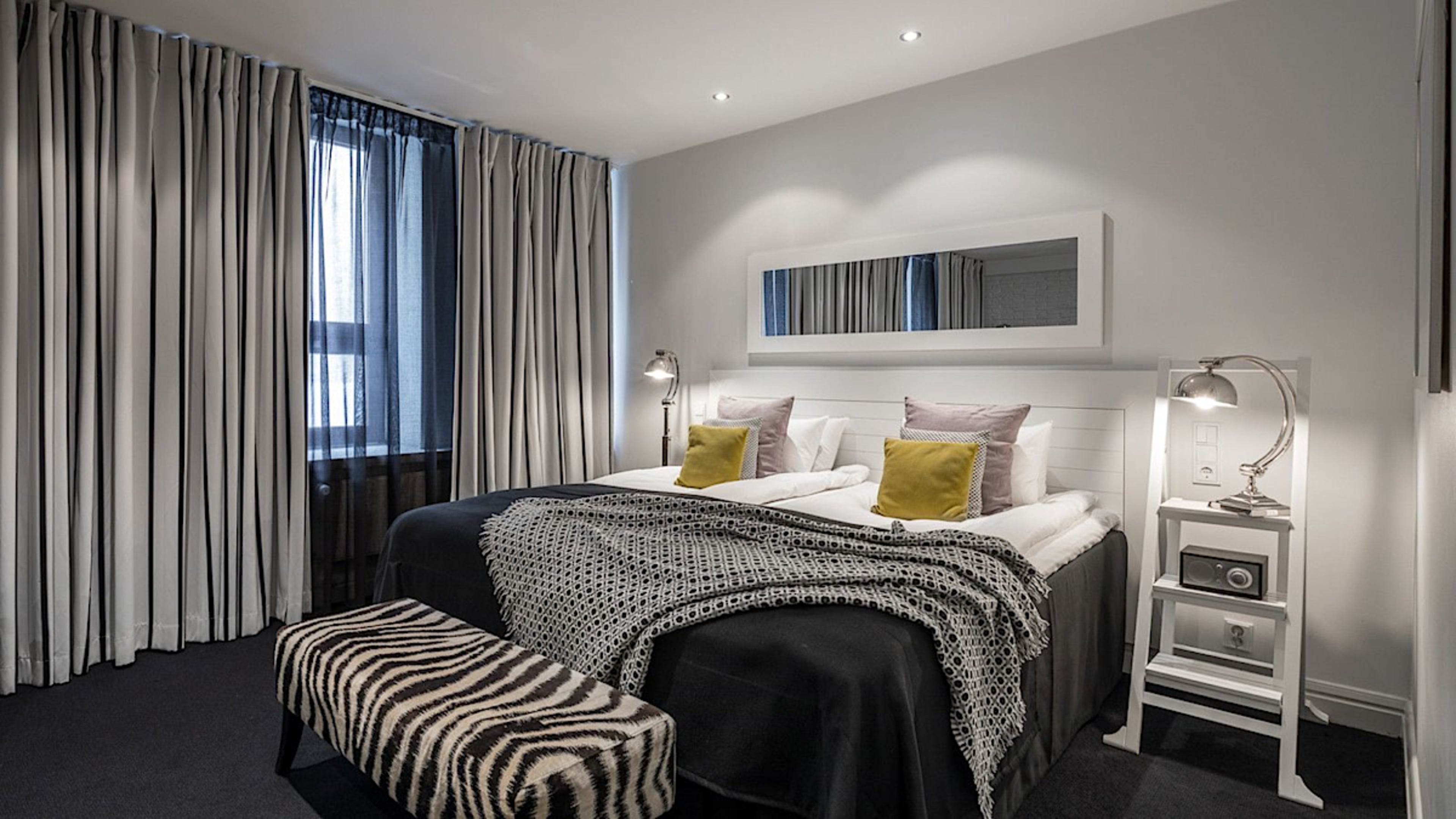 Lux Room