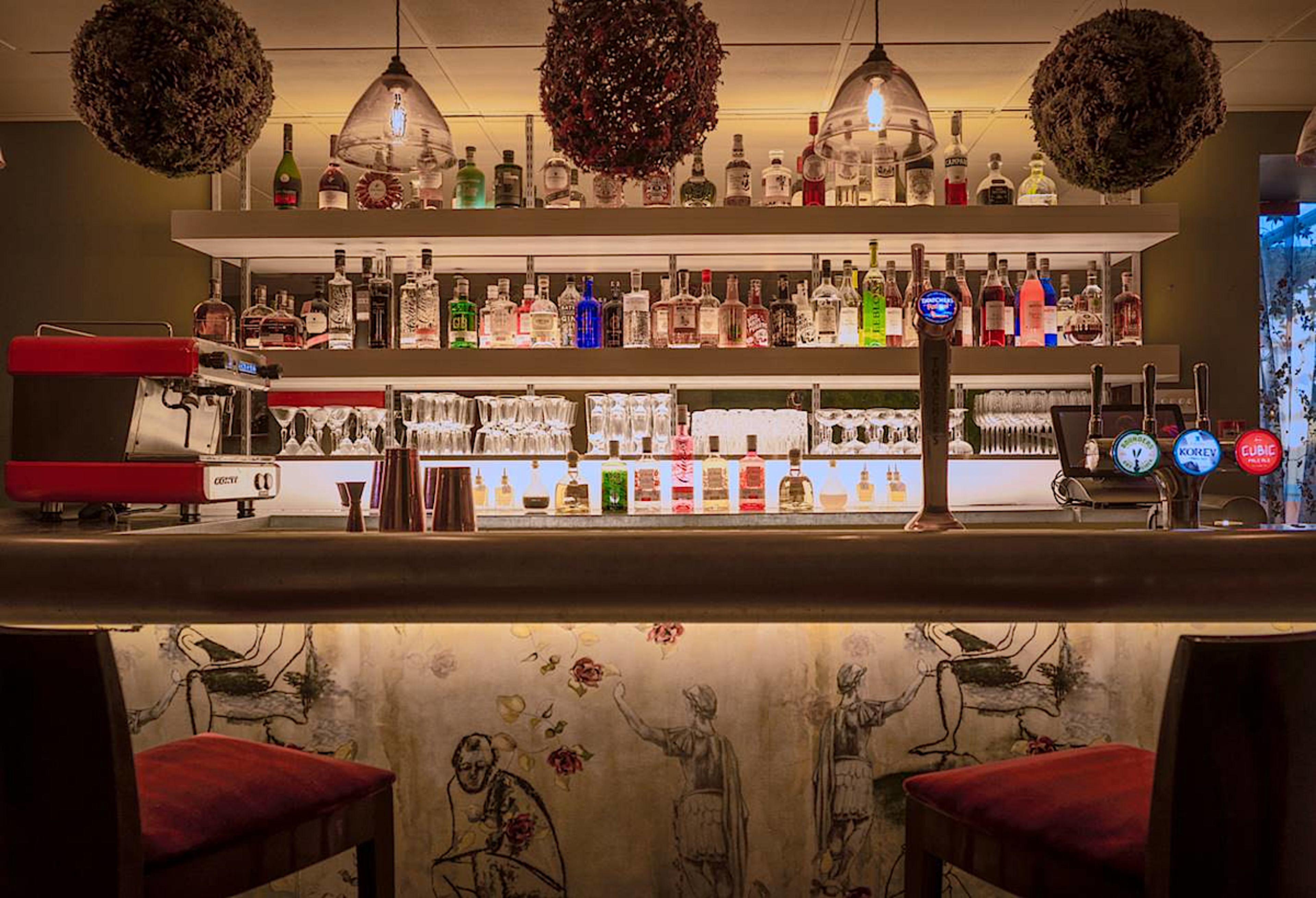 Bar and Lounge
