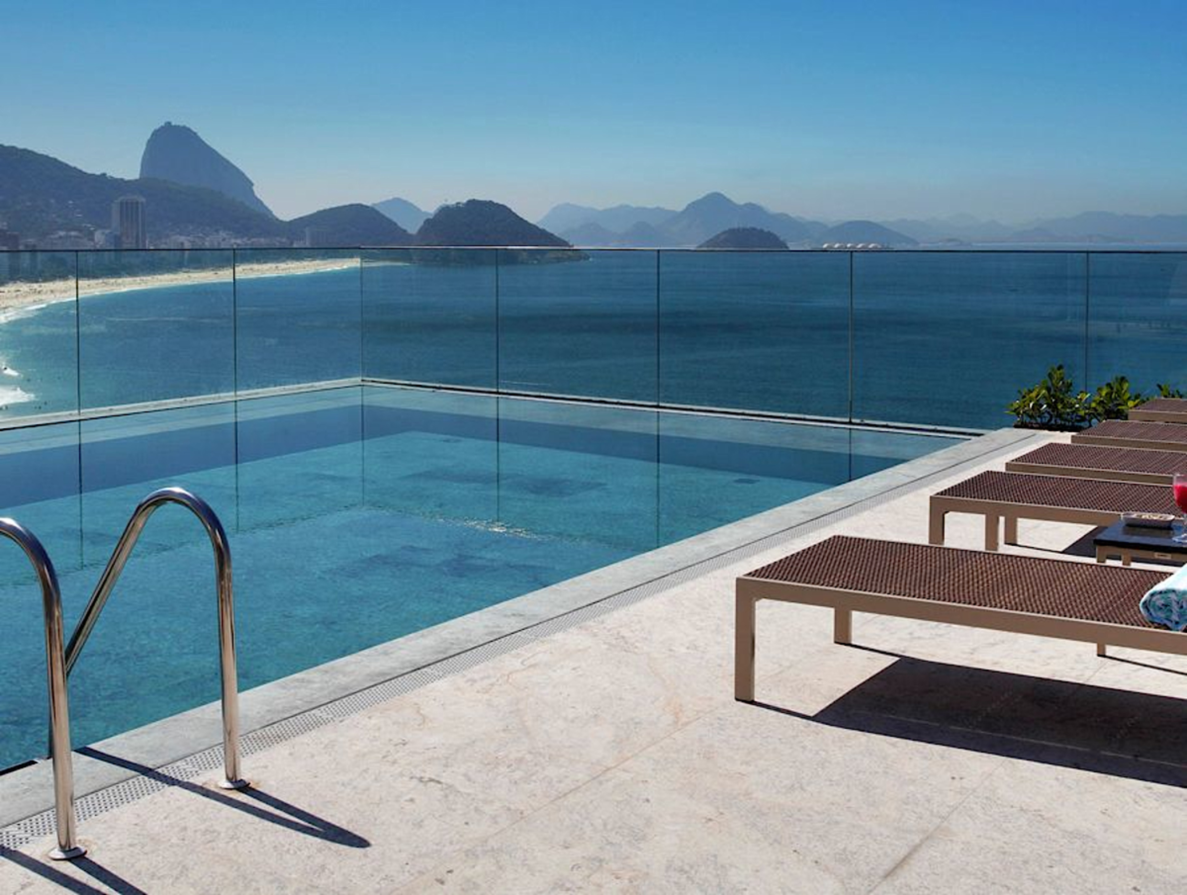 Infinity Pool & Rooftop Deck