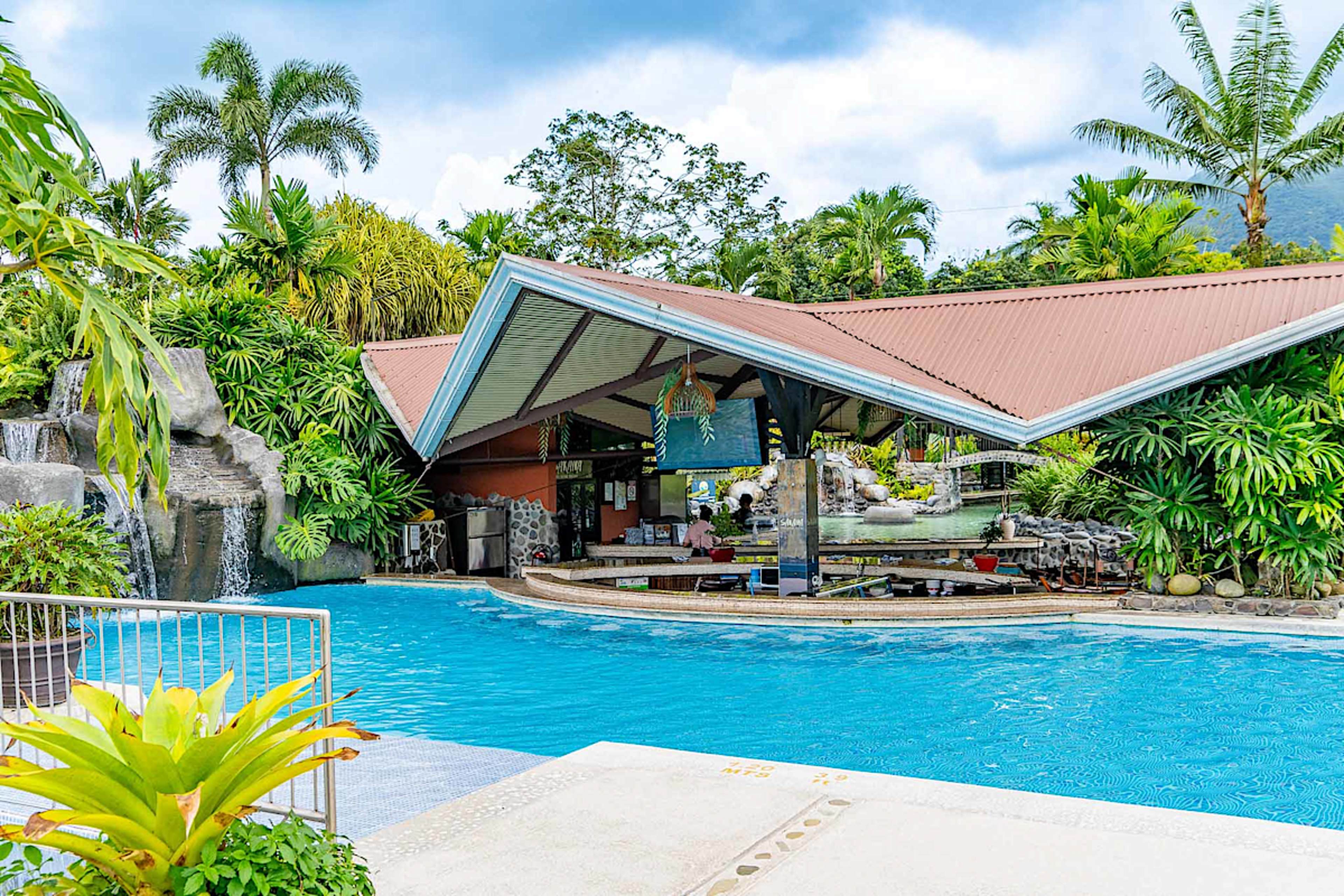 Swim-Up Pool Bar