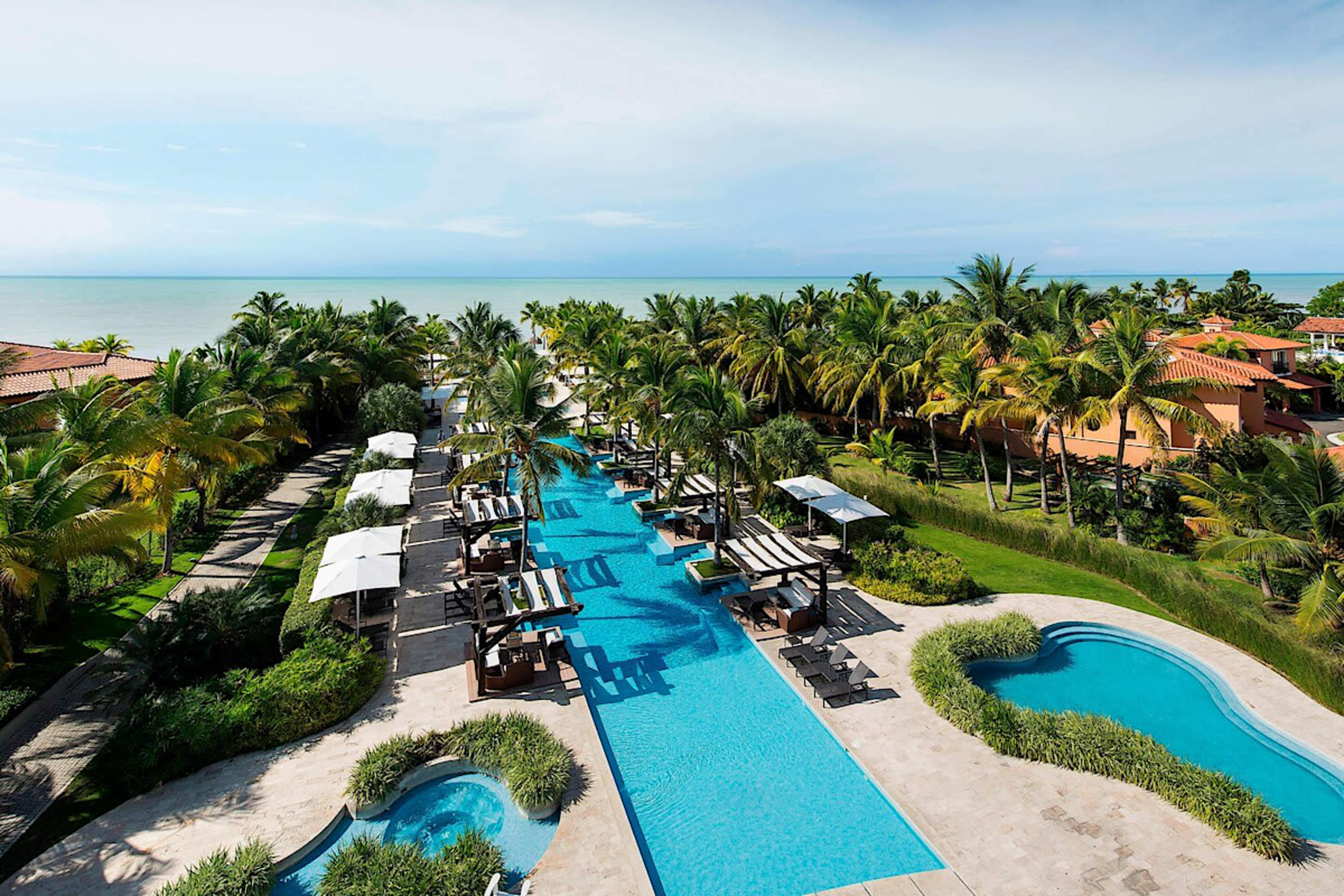 El Faro Beach Club