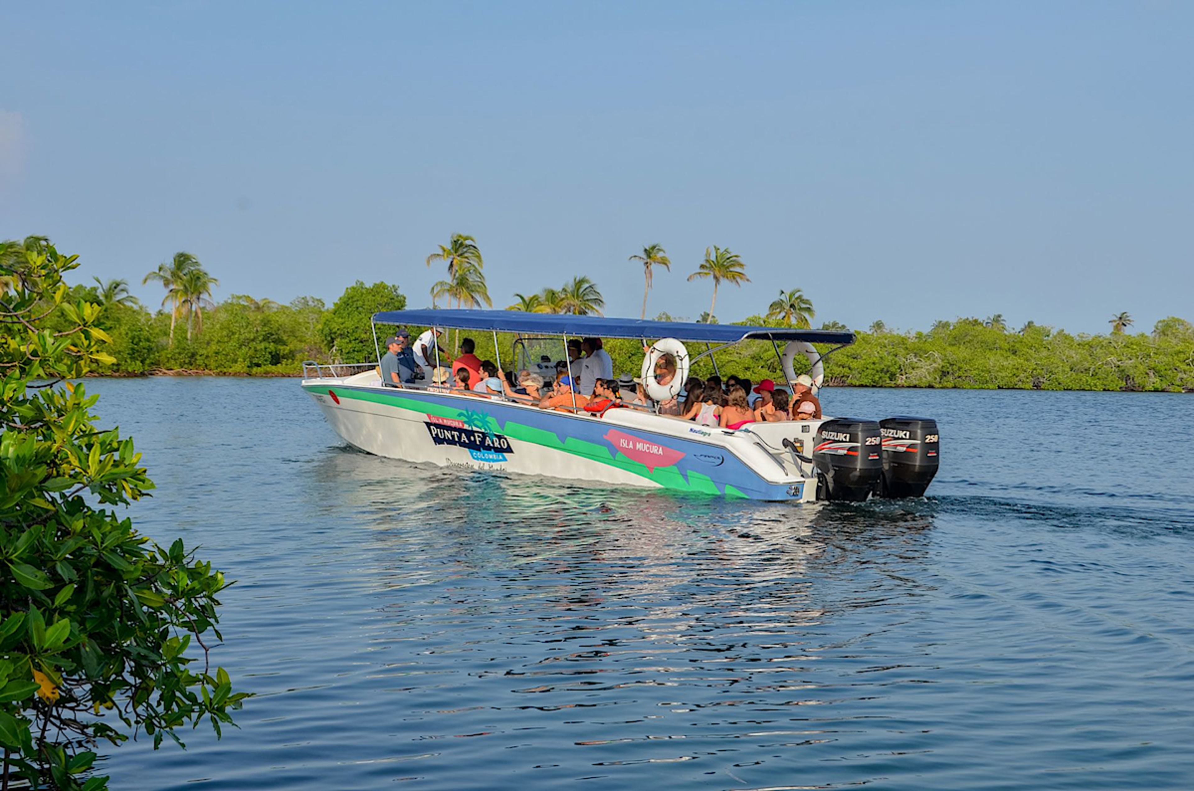 Sailing to the Rosario Islands