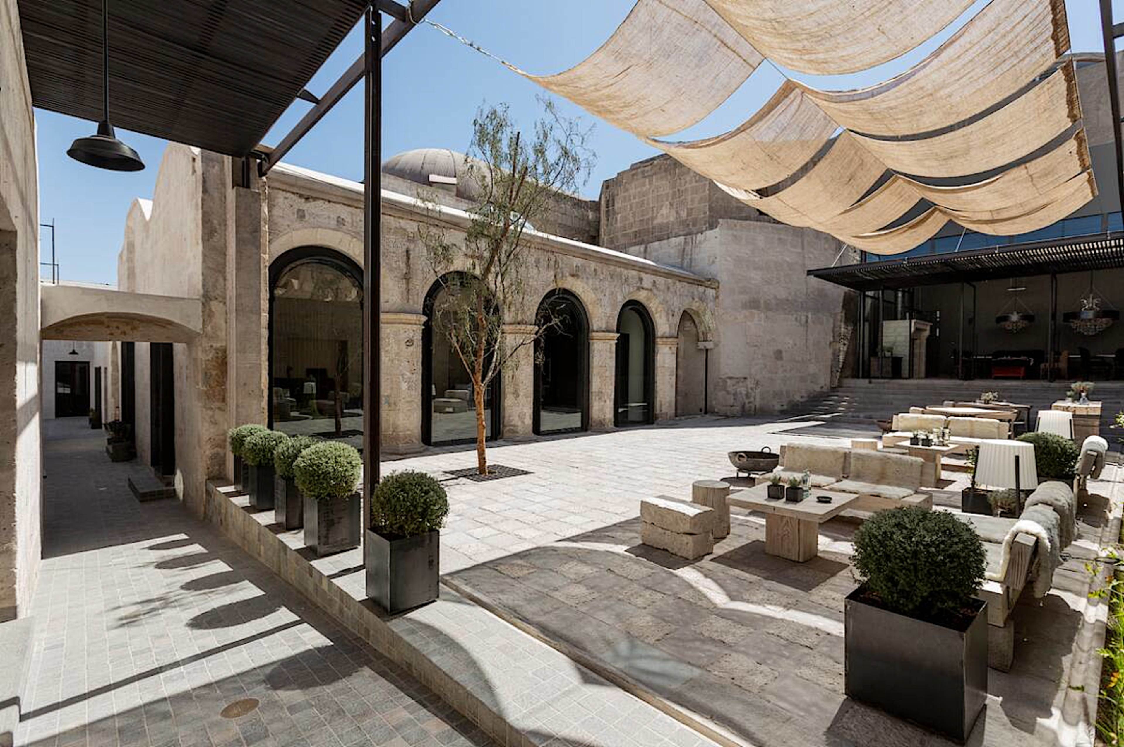 CIRQA   Relais & ChÂTeaux