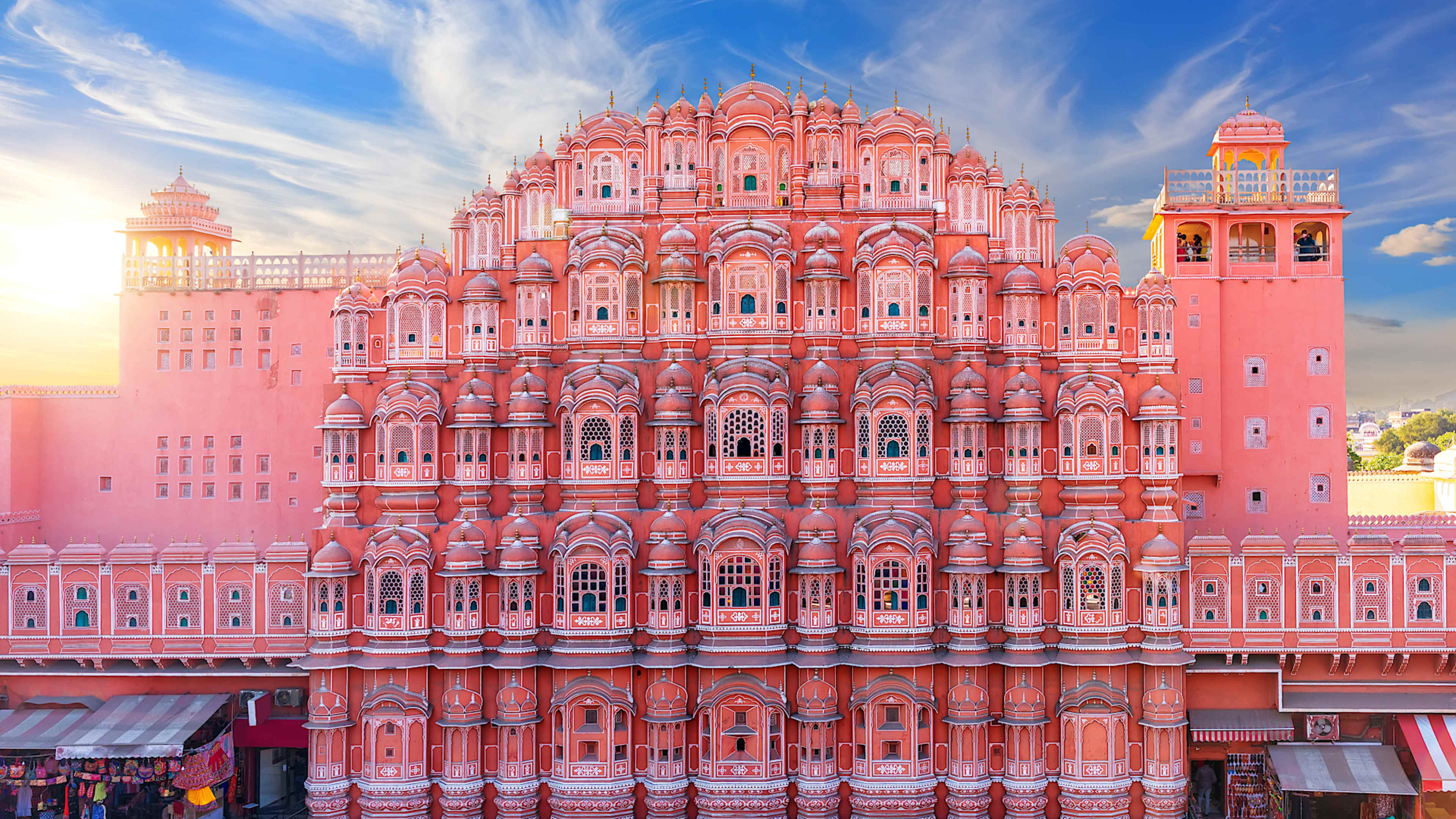 Explore India with private guides and a tailor-made itinerary.