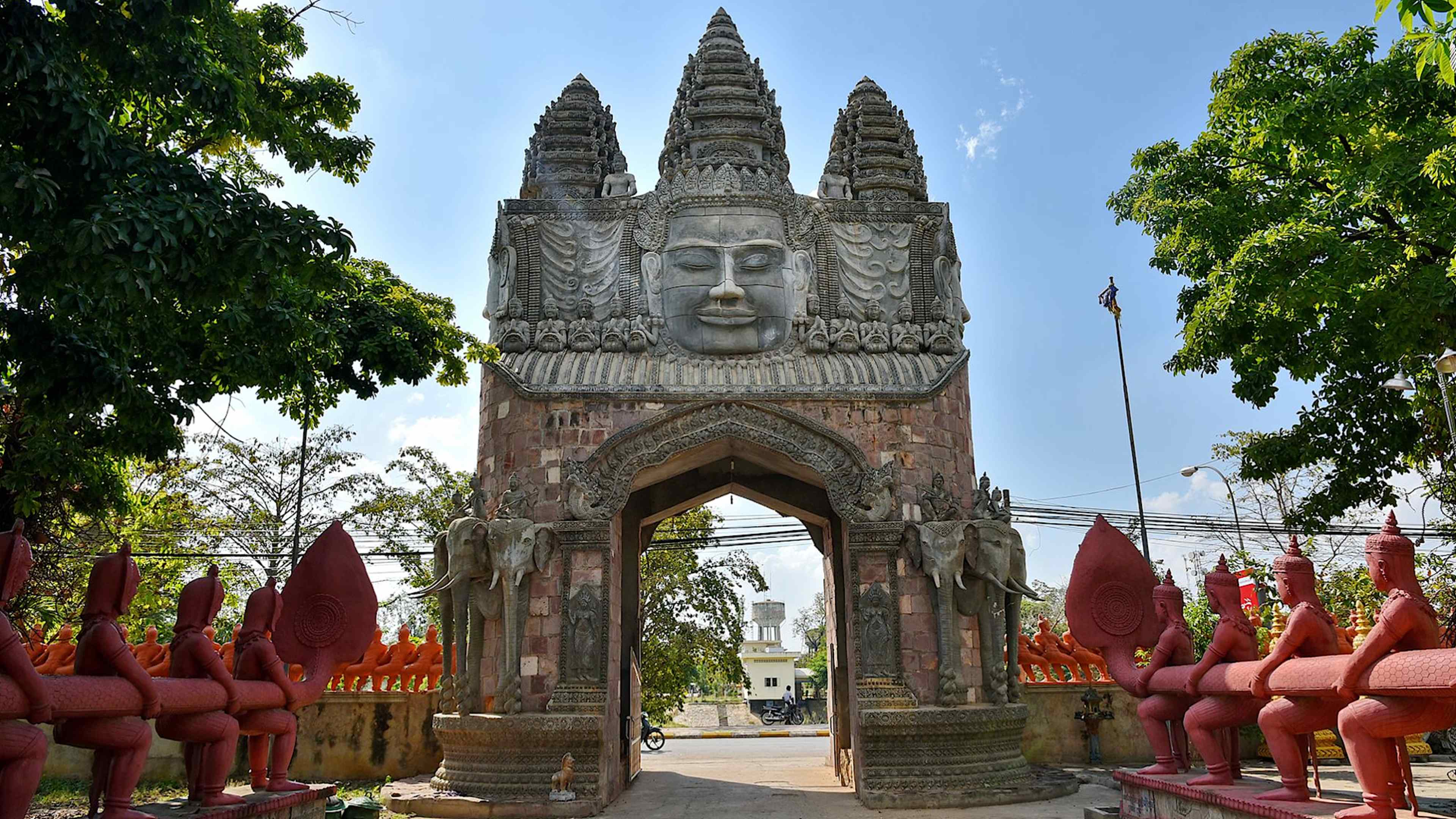 Explore Cambodia with private guides and a tailor-made itinerary.