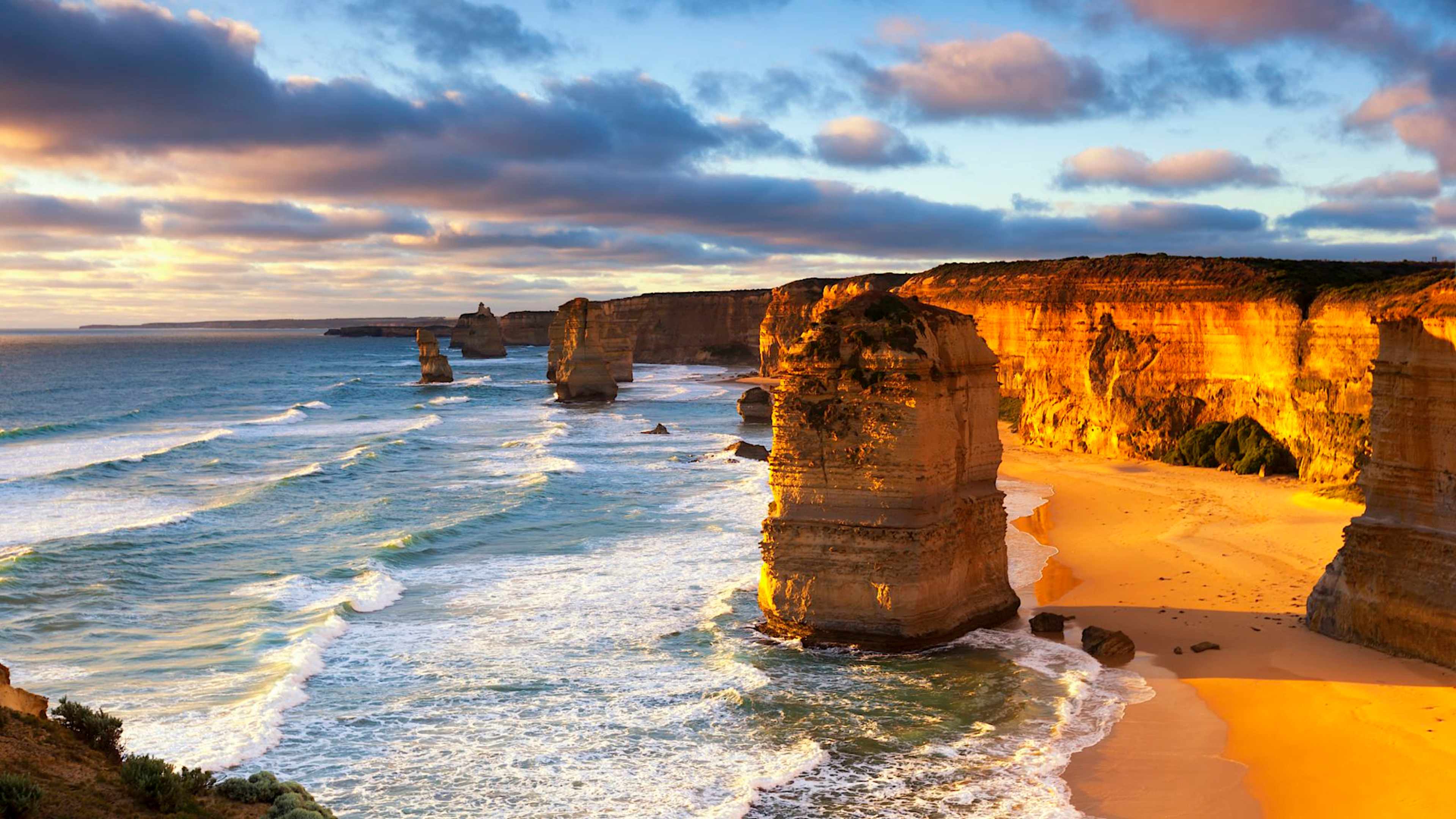 Explore Australia & New Zealand with private guides and a tailor-made itinerary.