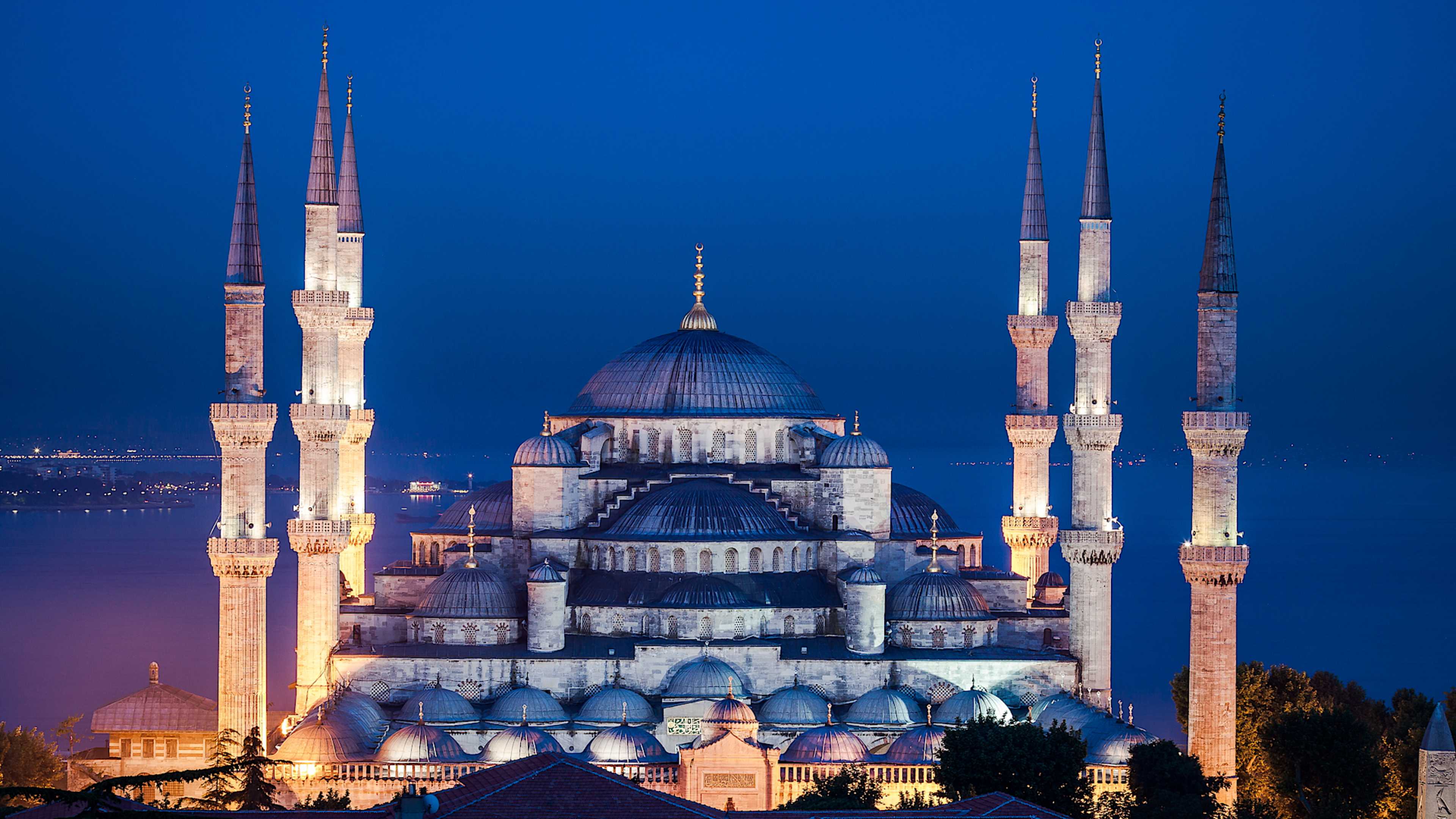 Explore Turkey with private guides and a tailor-made itinerary.