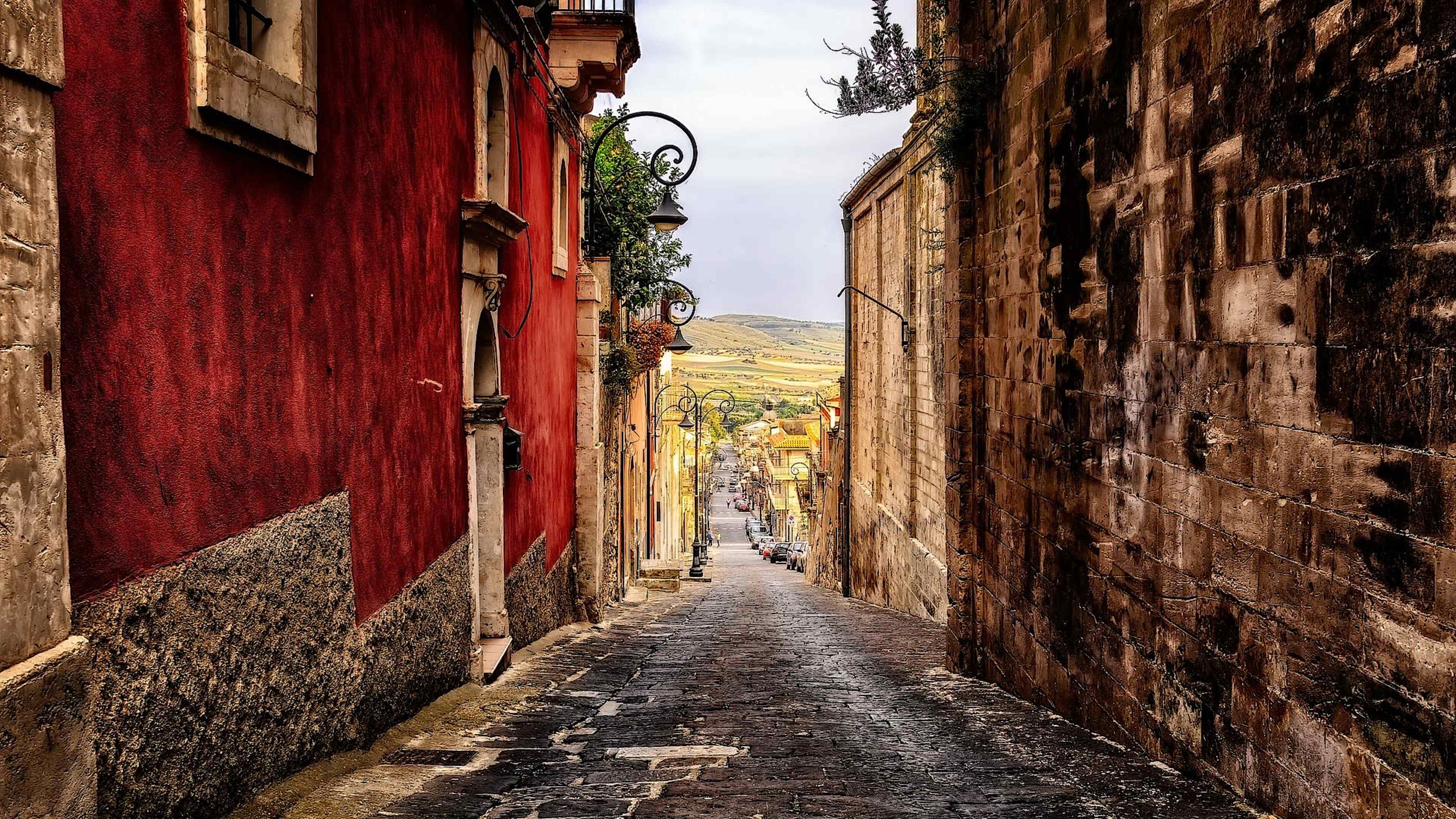 Explore Italy & Sicily with private guides and a tailor-made itinerary.