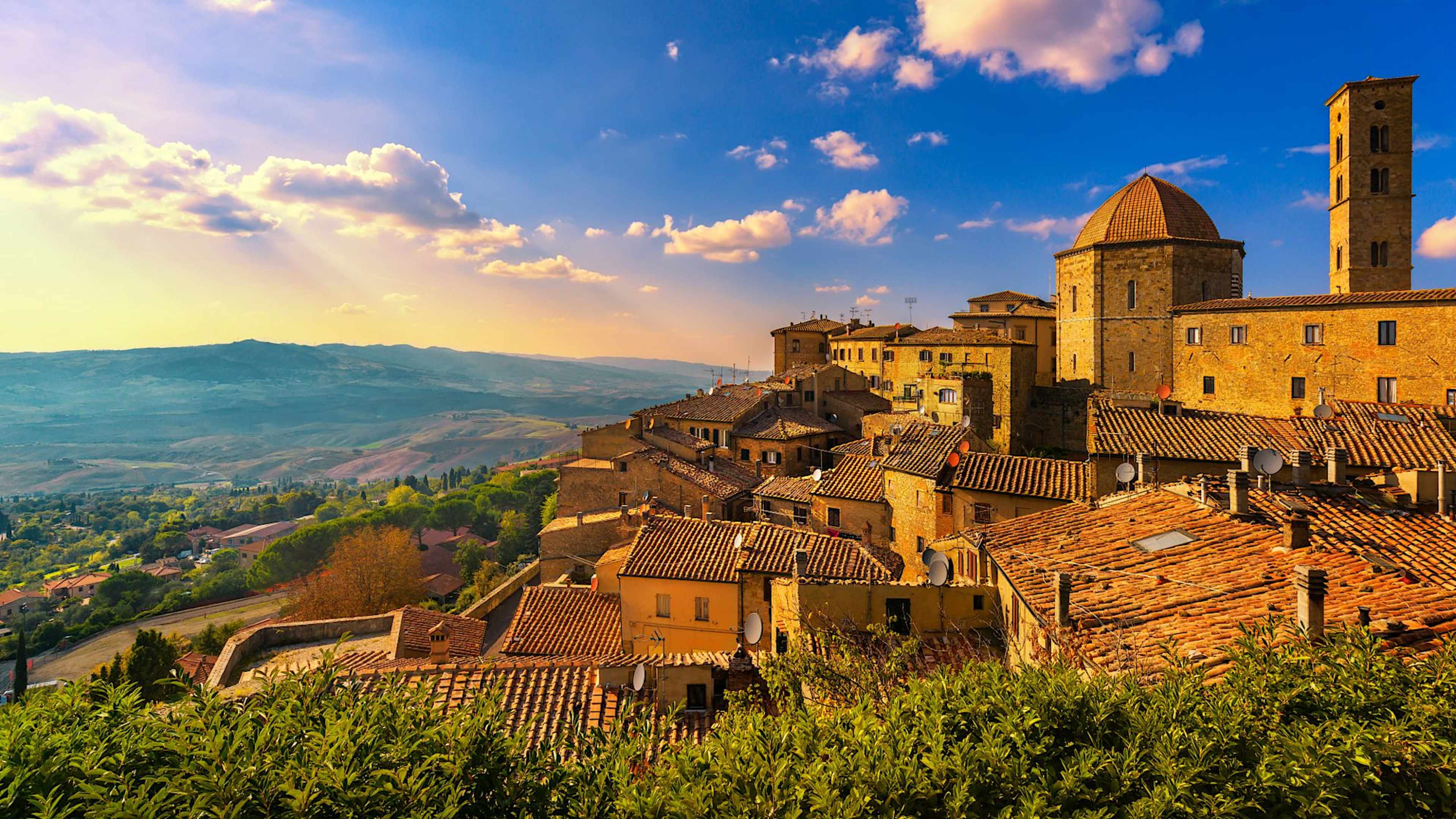 Explore Tuscany & Italy with private guides and a tailor-made itinerary.