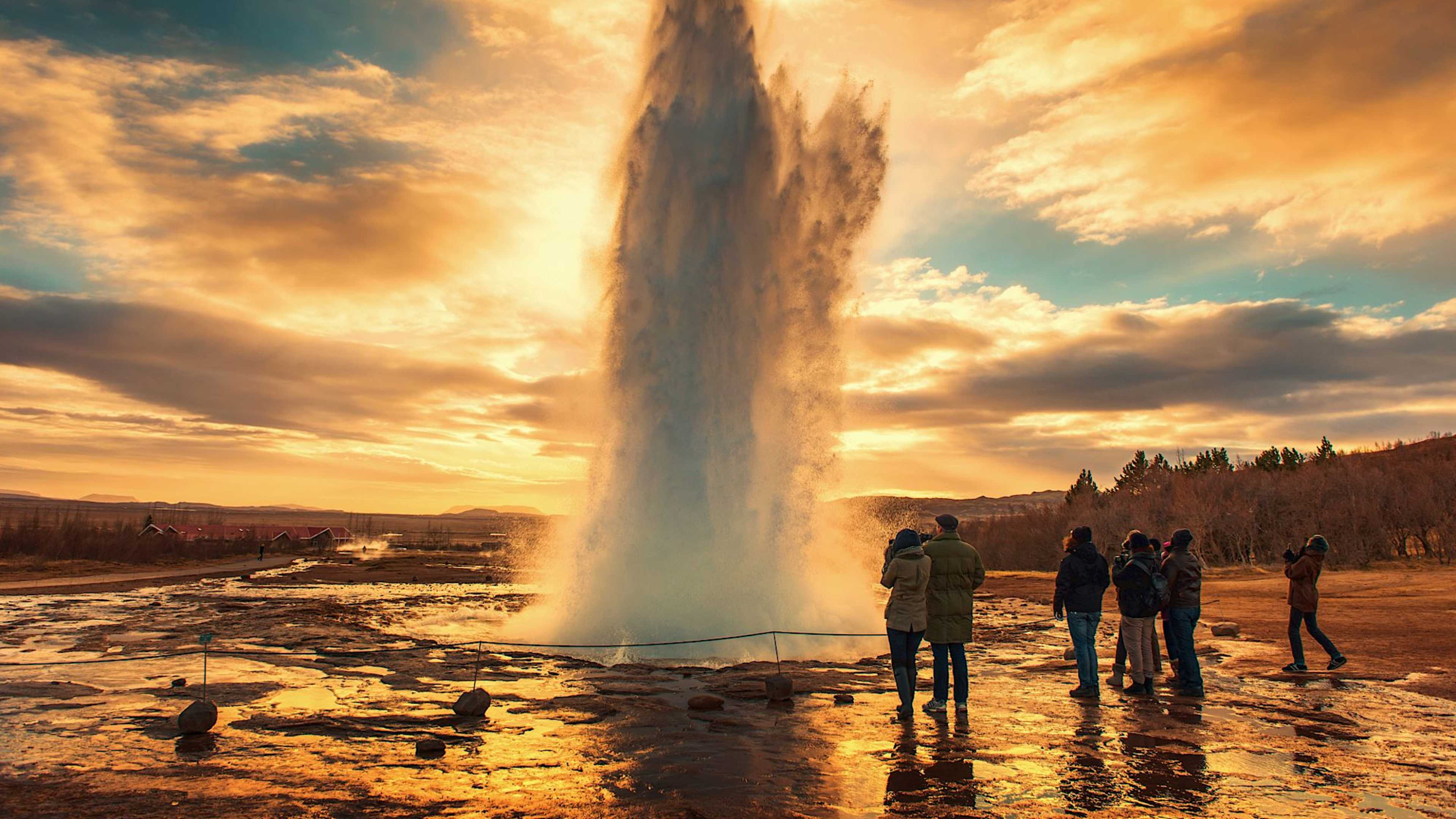Explore Iceland with private guides and a tailor-made itinerary.
