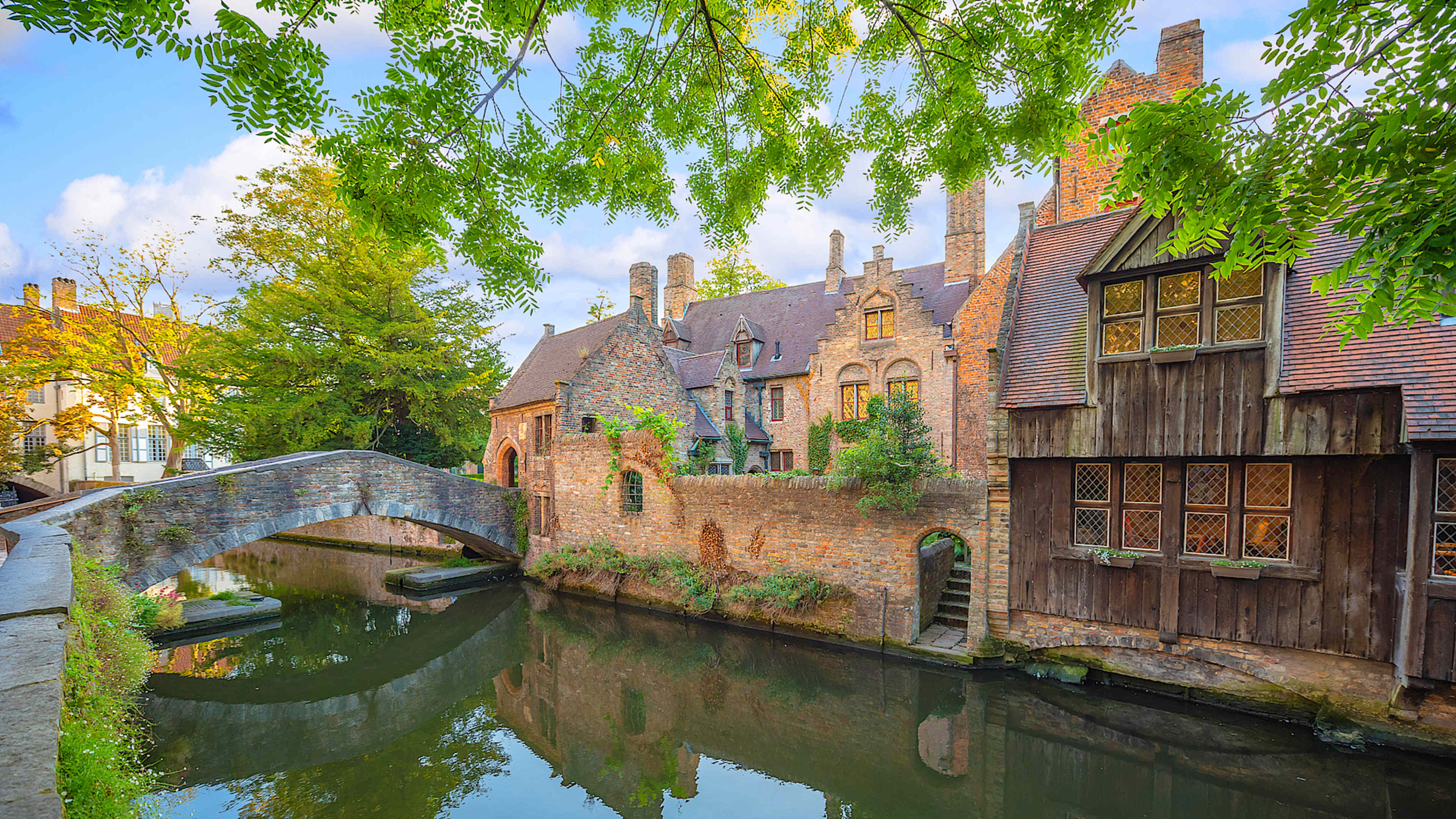 Explore Belgium with private guides and a tailor-made itinerary.