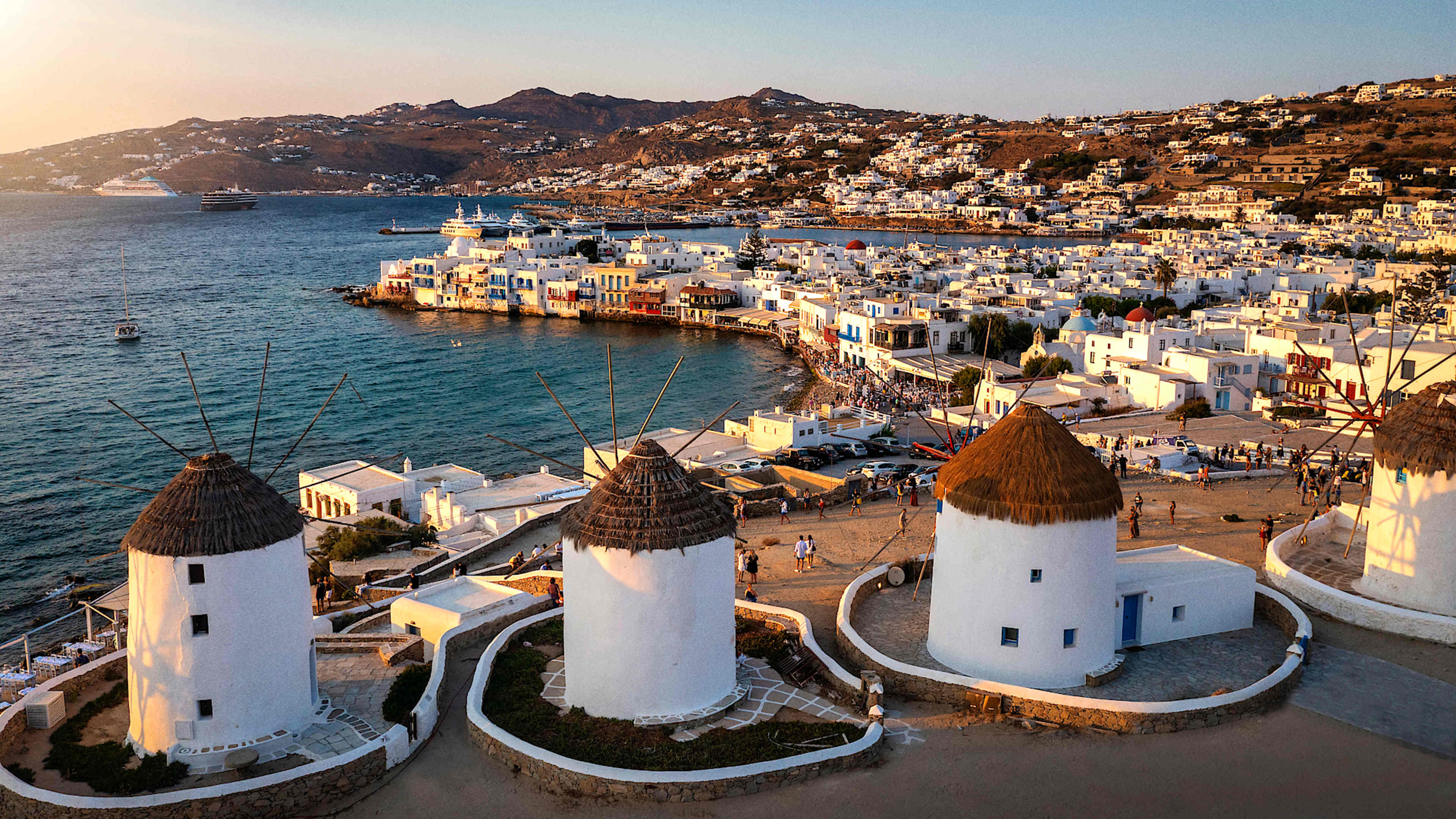 Explore Greece & the Greek Islands with private guides and a tailor-made itinerary.
