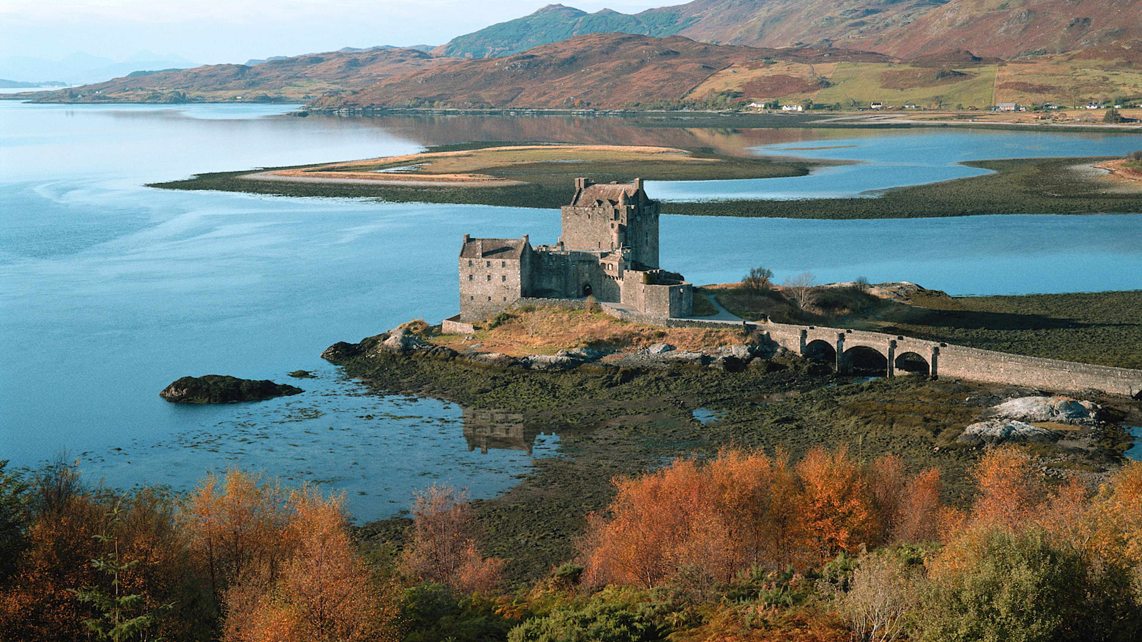 Explore Scotland with private guides and a tailor-made itinerary.