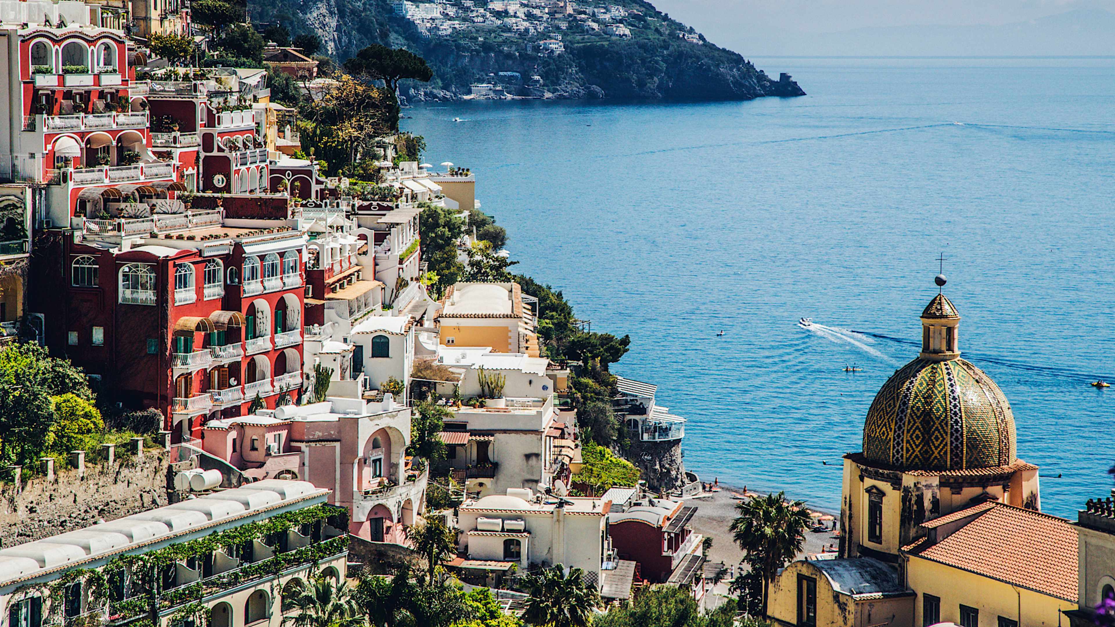 Explore Italy with private guides and a tailor-made itinerary.