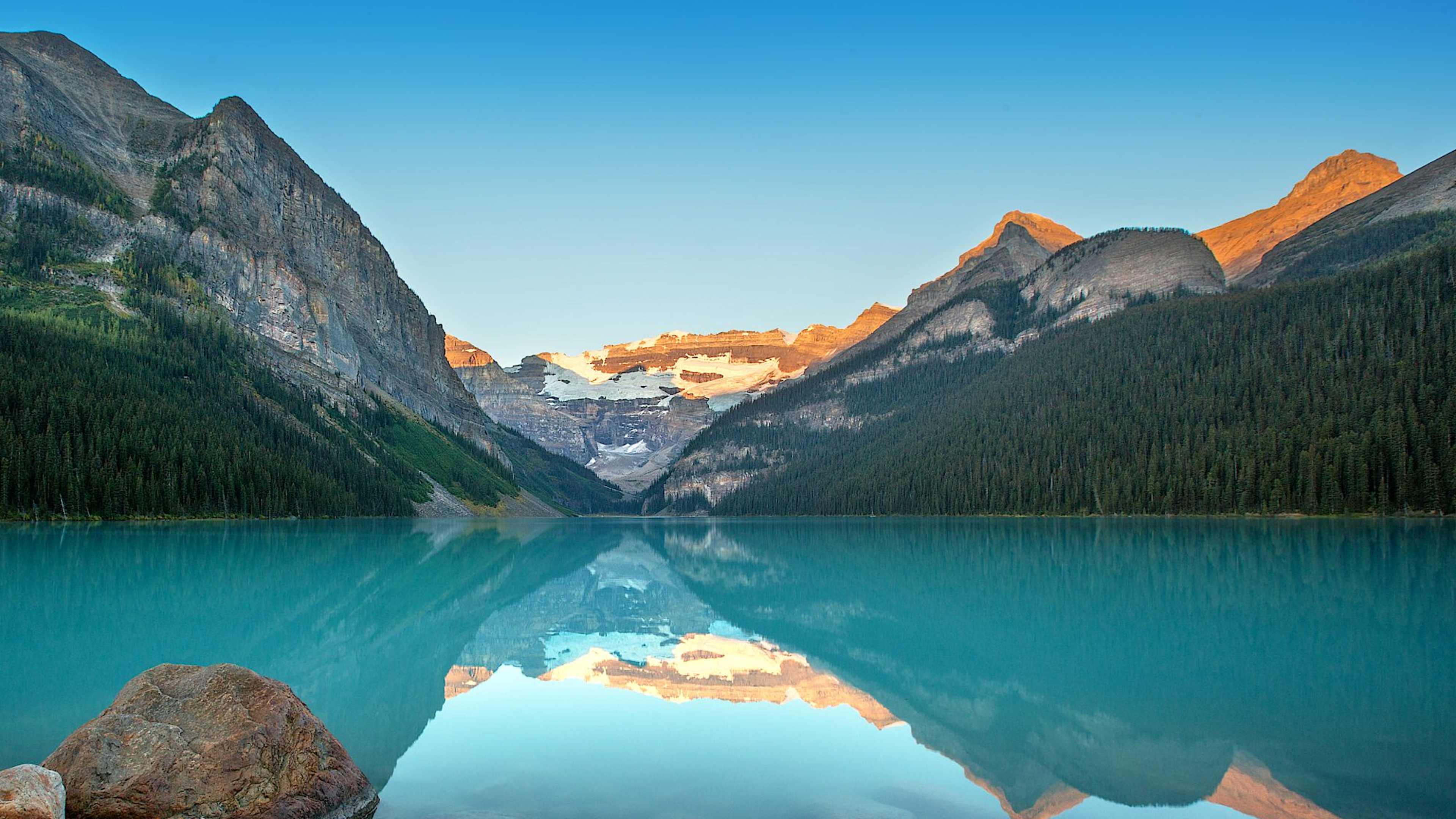 Explore Alberta & Canadian Rockies with private guides and a tailor-made itinerary.