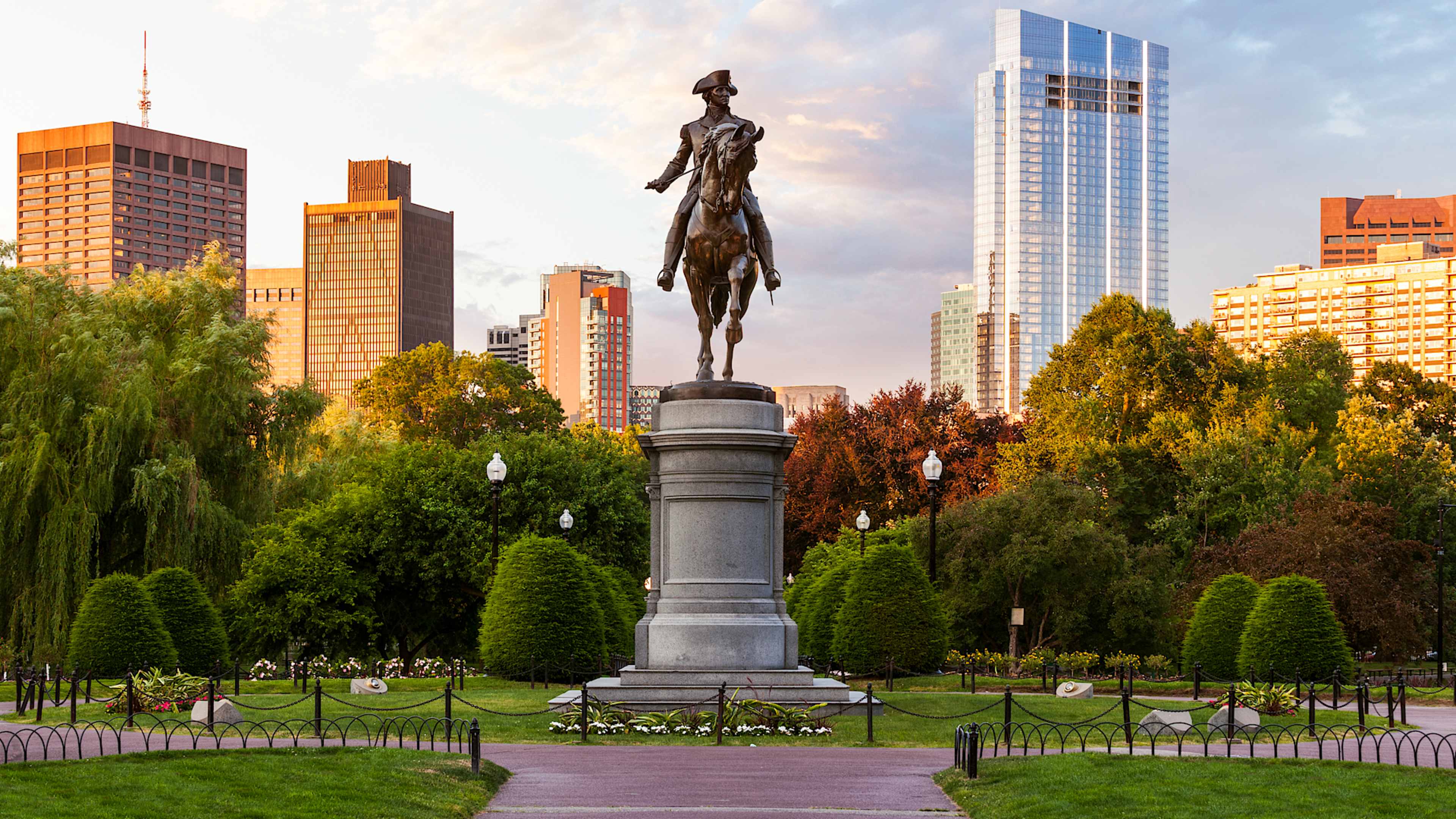 Explore Boston with private guides and a tailor-made itinerary.