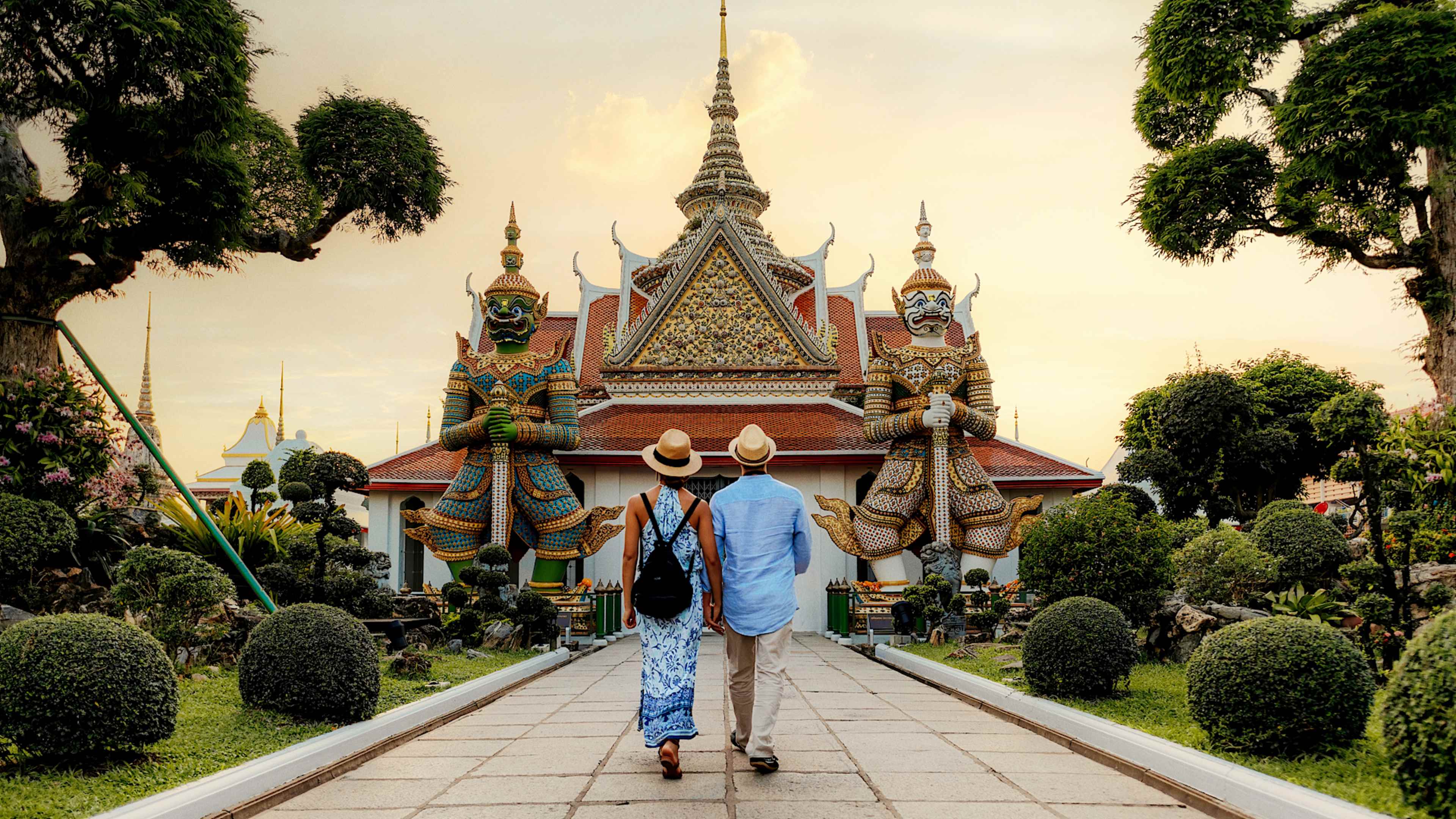Explore Thailand with private guides and a tailor-made itinerary.