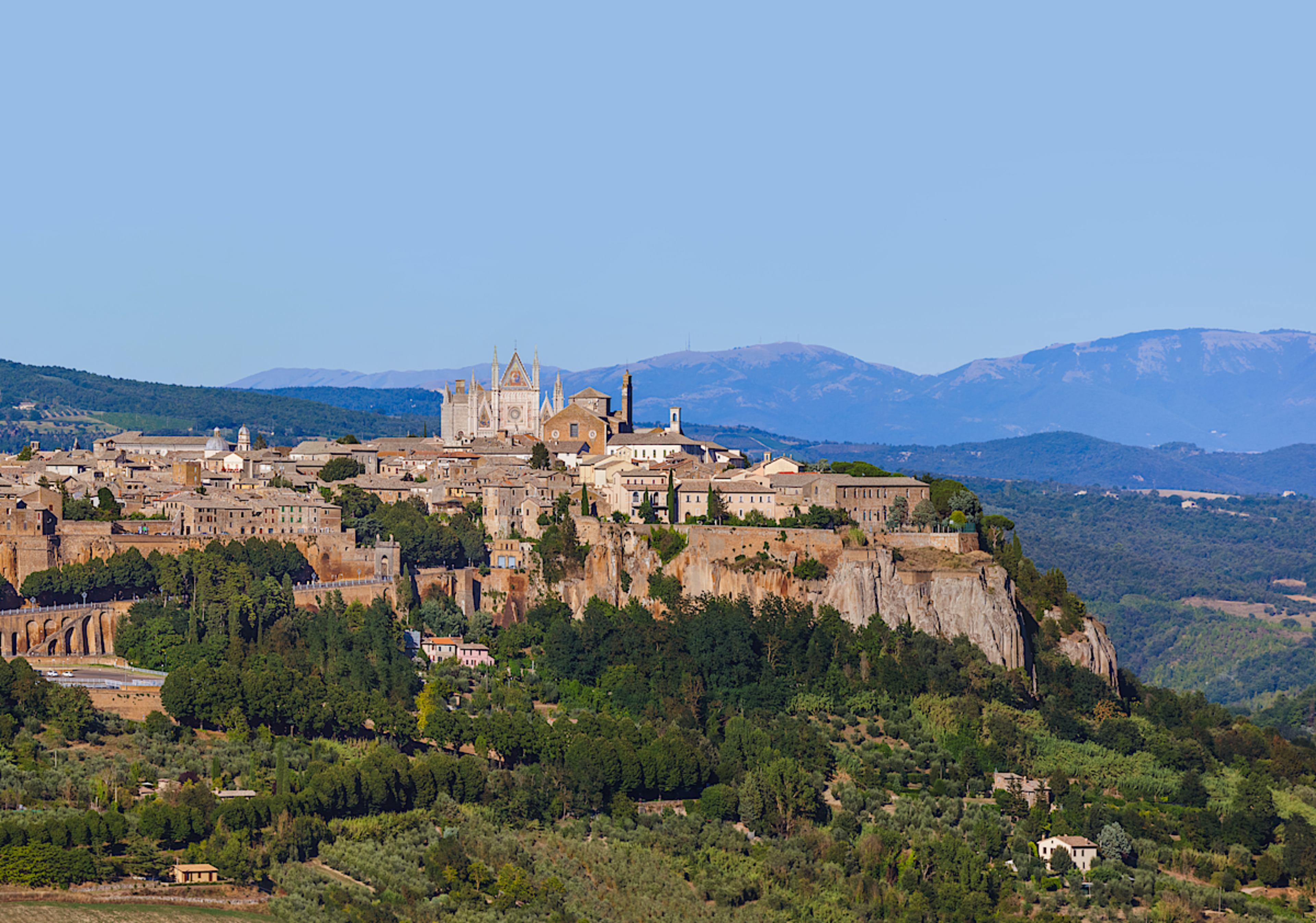 Rolling Hills, Medieval Towns & Tranquil Countryside