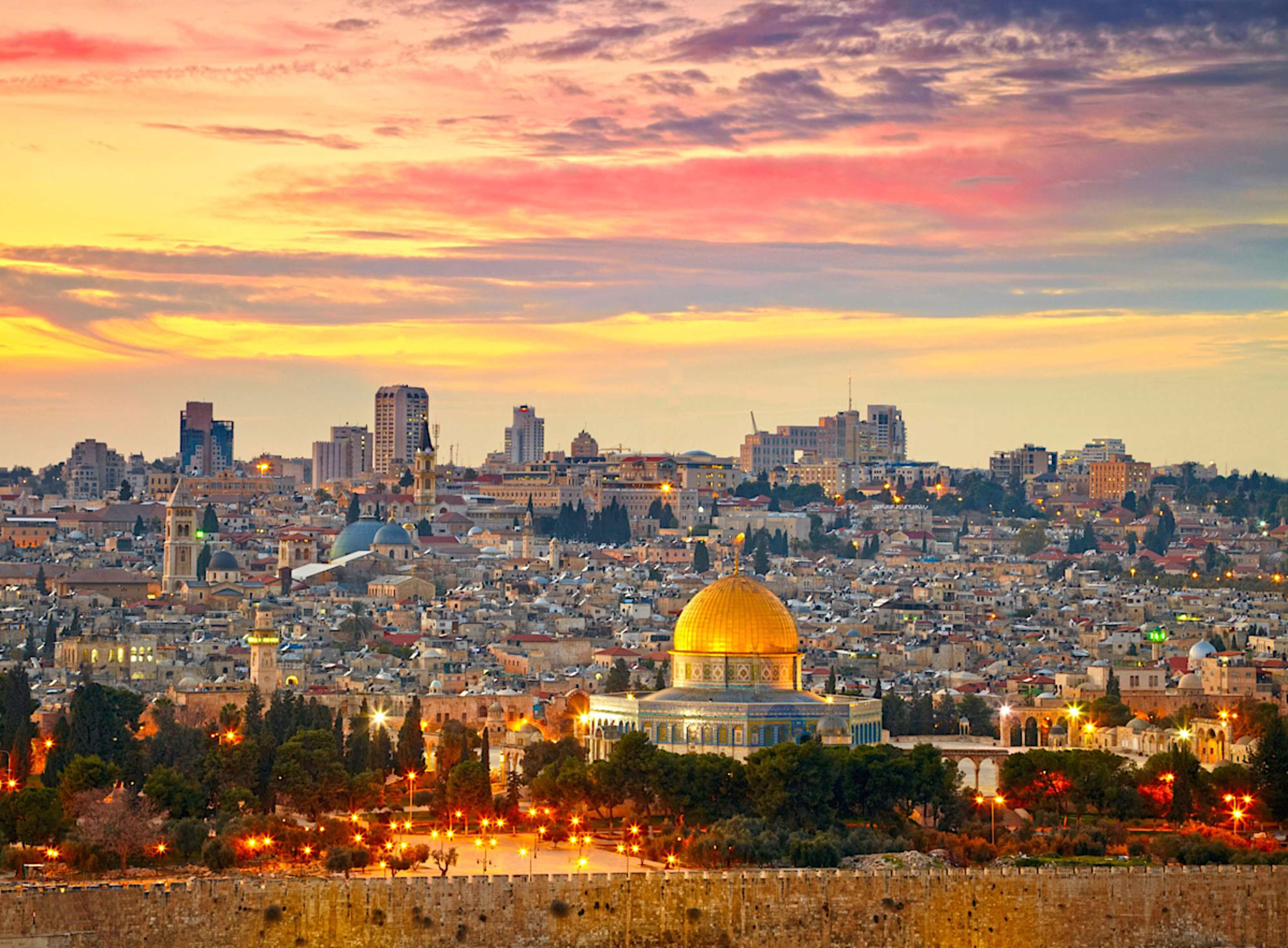 Explore Israel with private guides and a tailor-made itinerary.