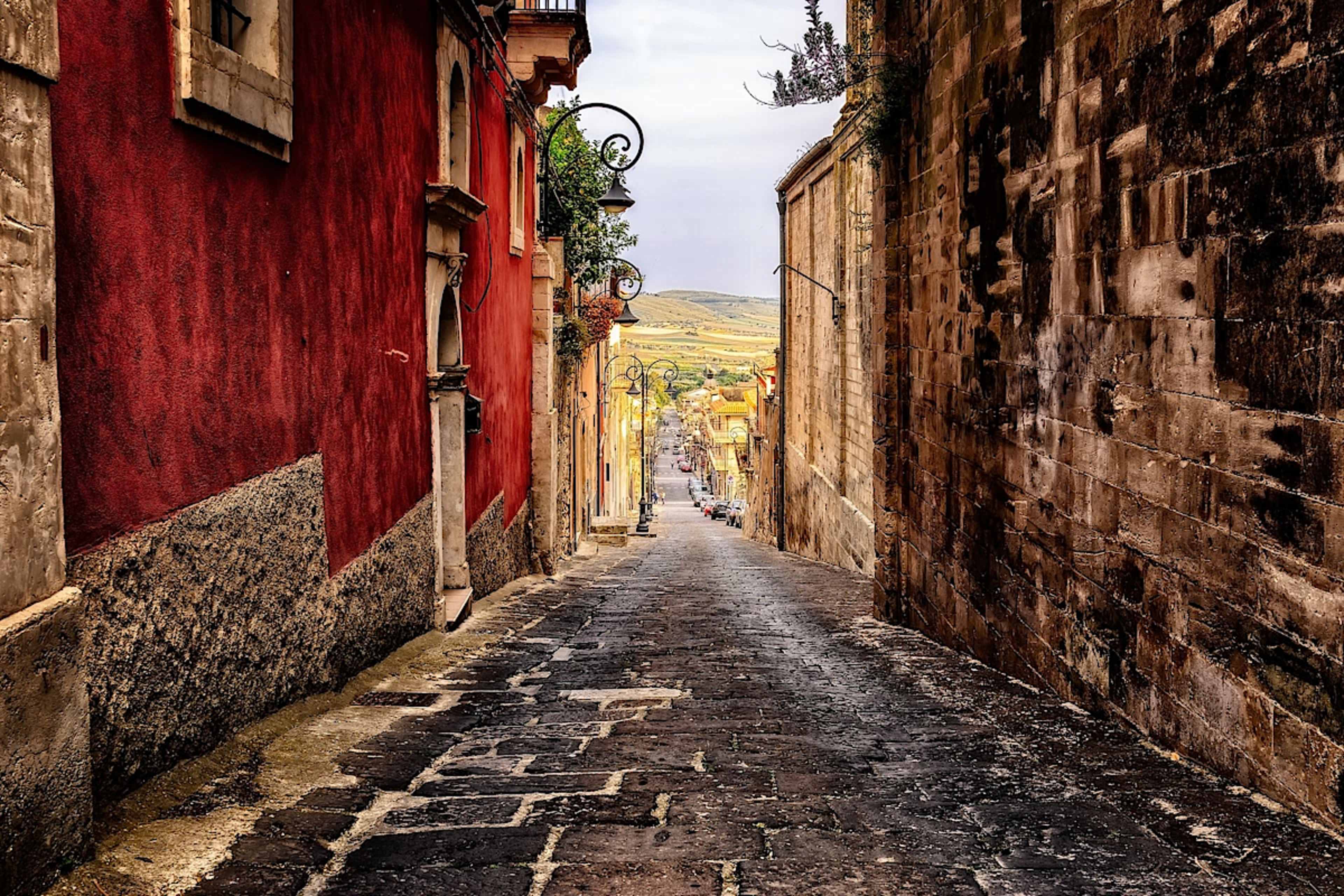 Explore Italy & Sicily with private guides and a tailor-made itinerary.