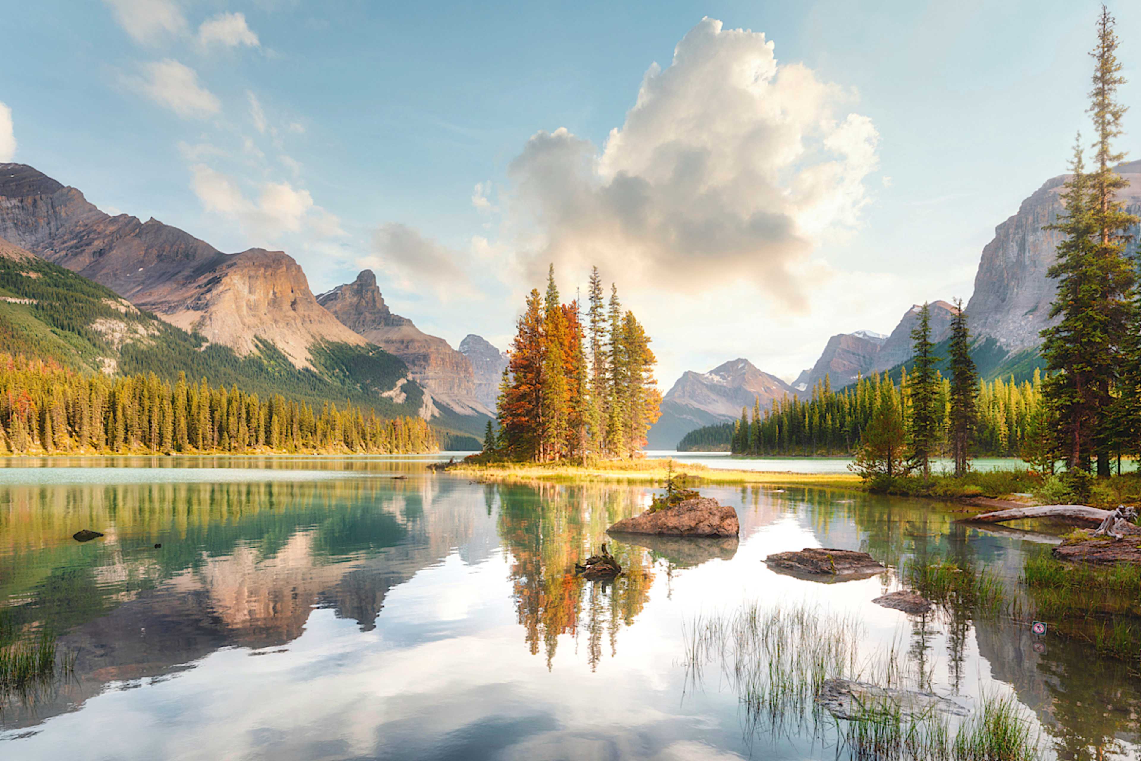 Explore Western Canada & Canadian Rockies with private guides and a tailor-made itinerary.