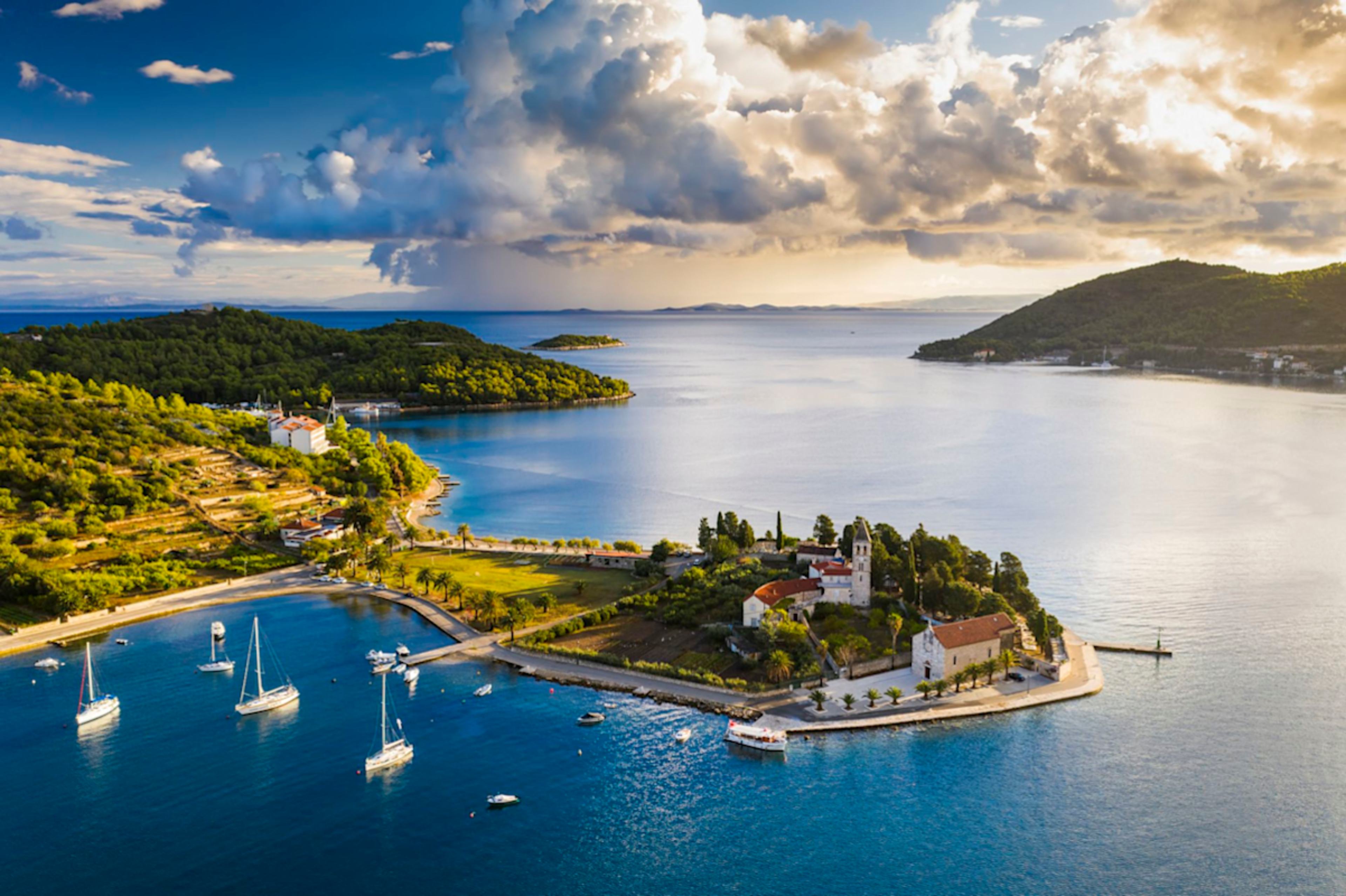 Hidden Gems of the Adriatic Coast with Private Yacht