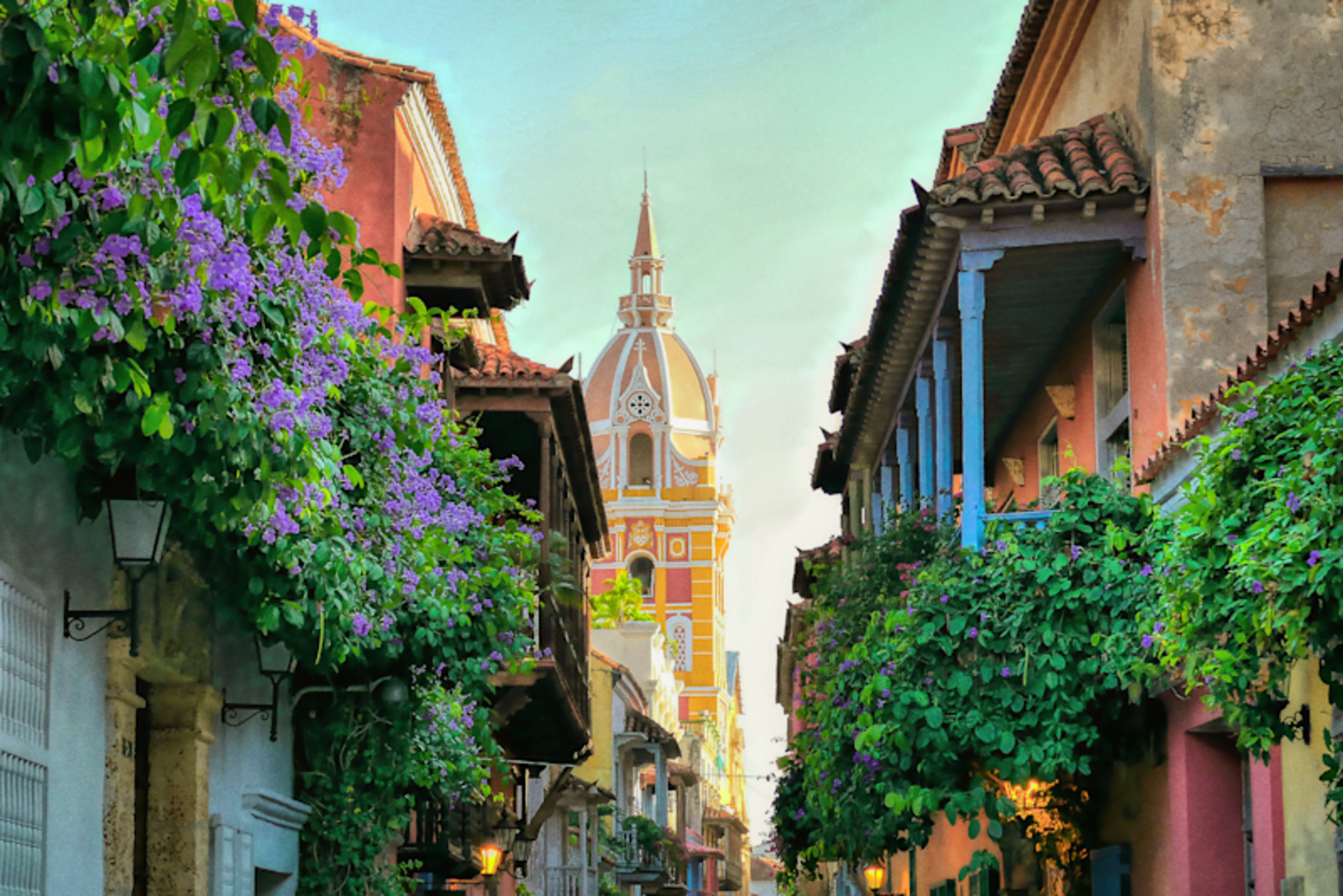Colors of Colombia: Bogota to Cartagena Highlights