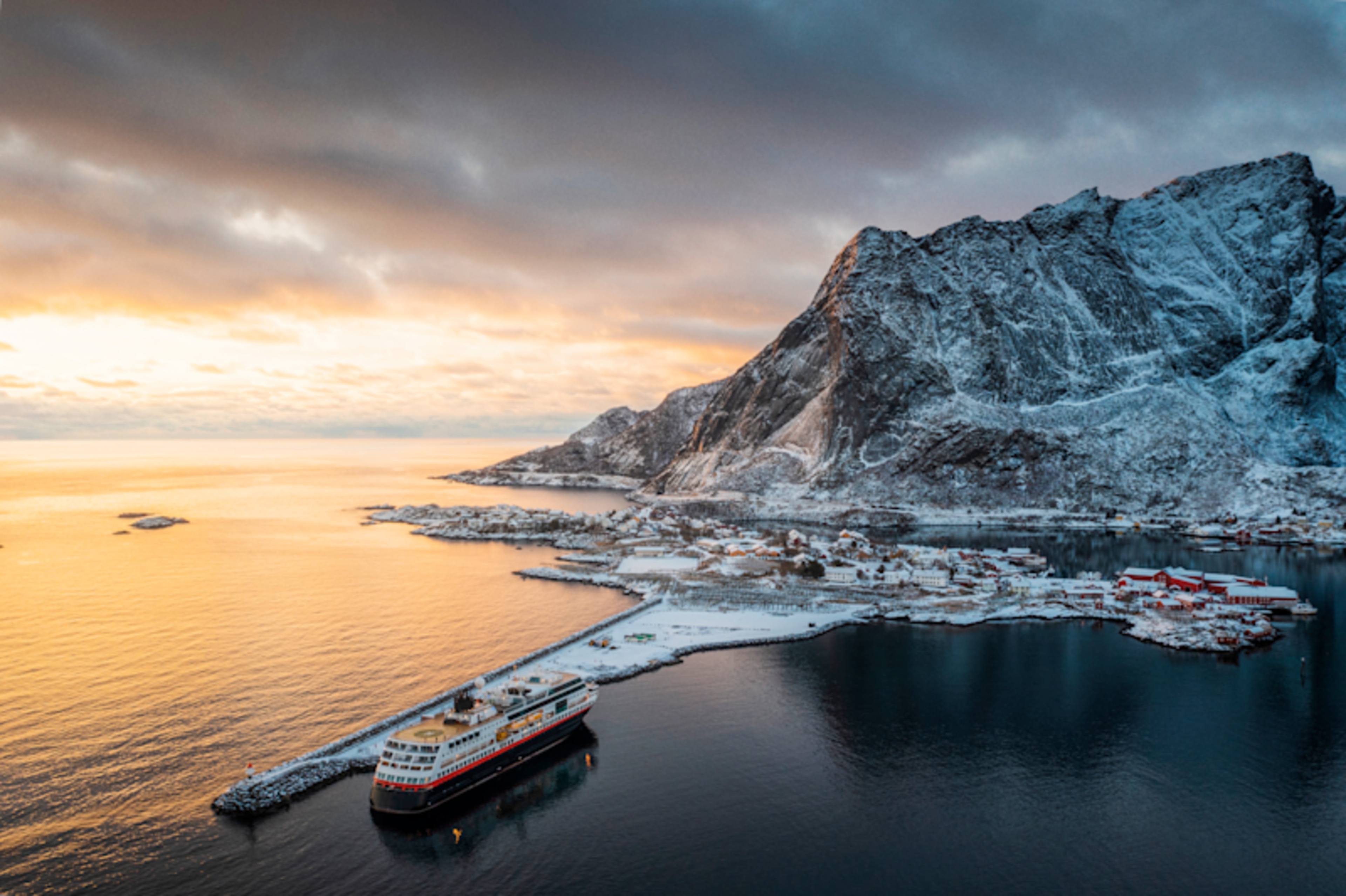 Norway In-Depth: Cities, Fjords & Arctic Circle 