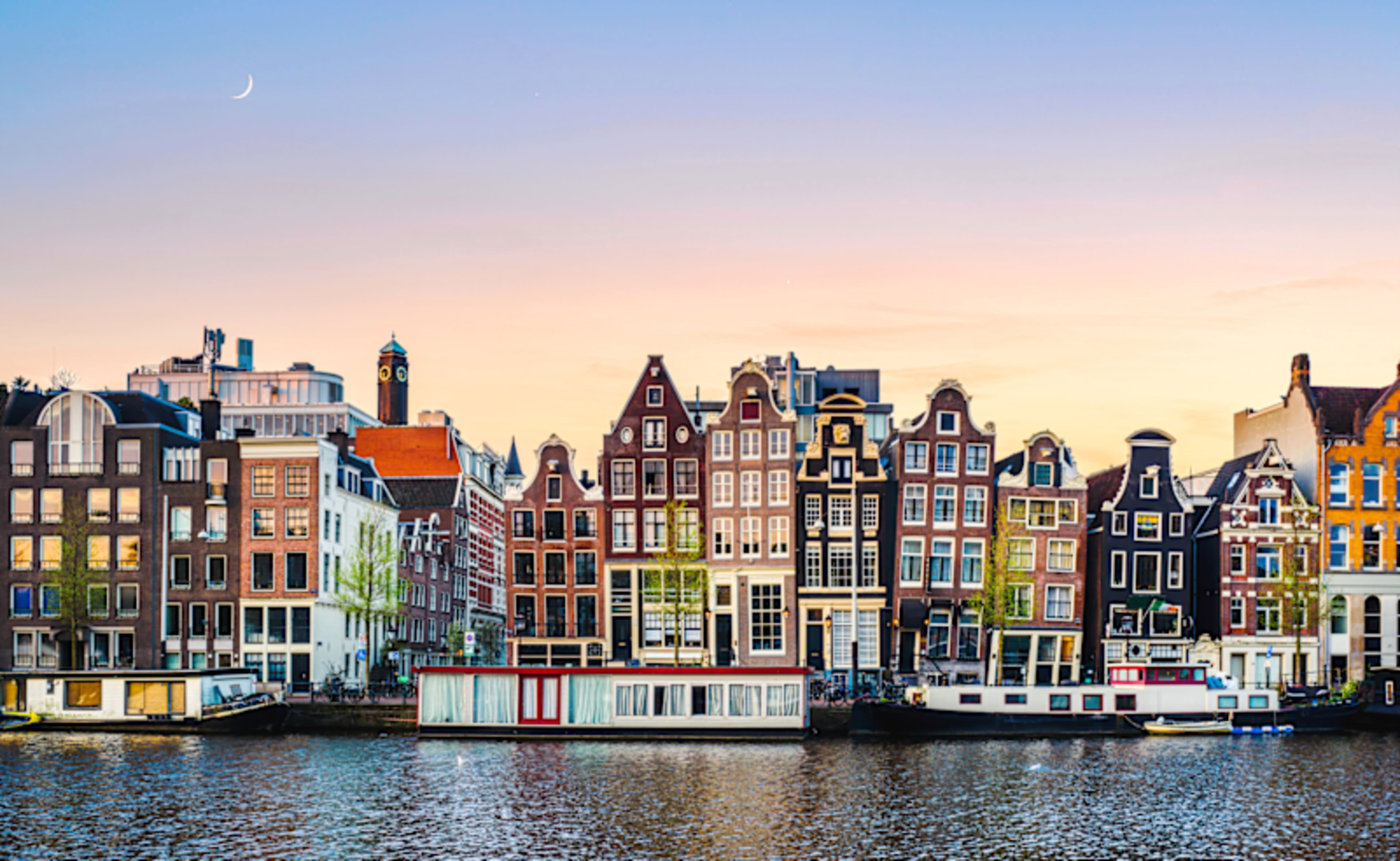 Amsterdam, Paris & London Signature